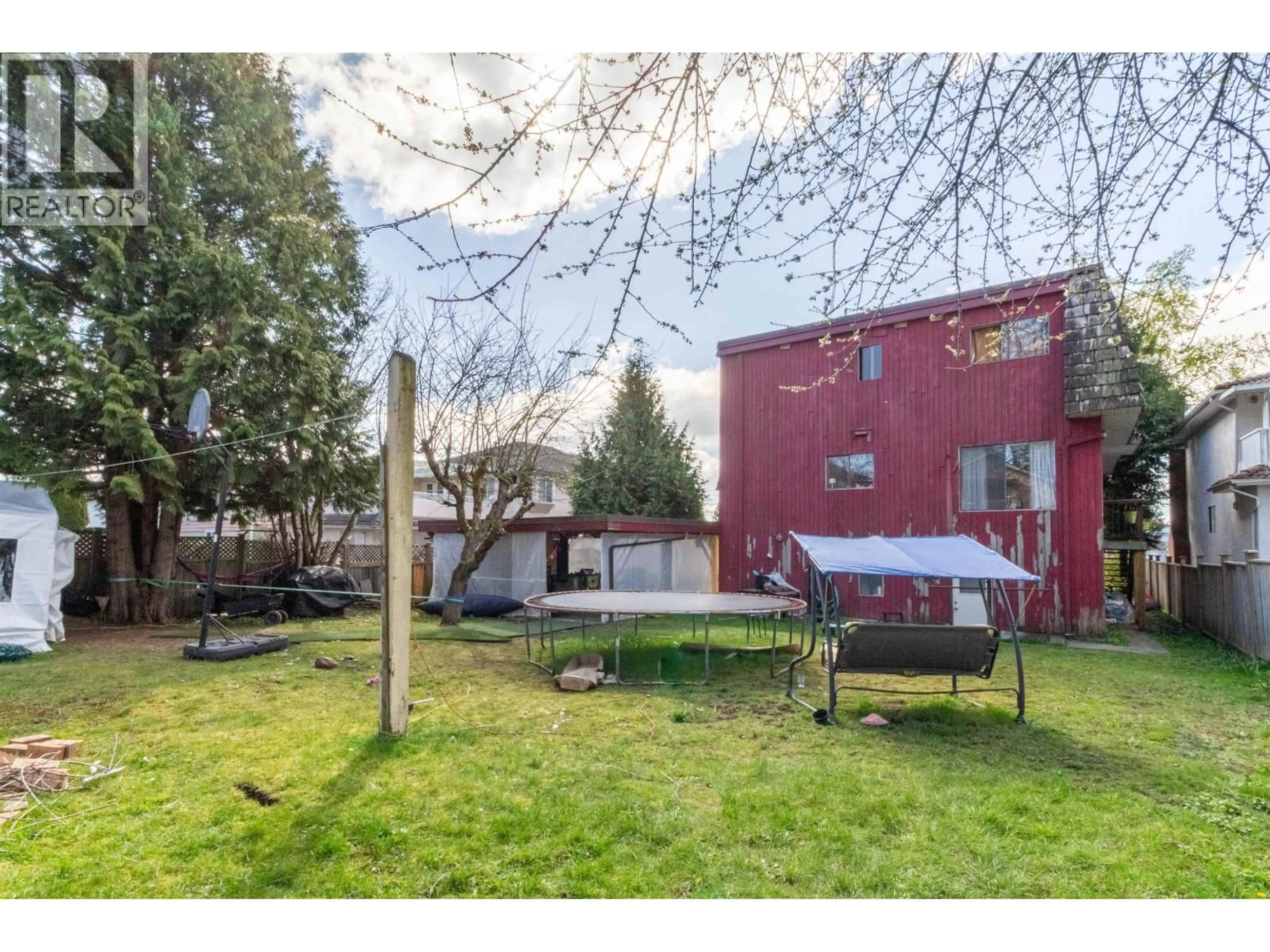 A pic from outside/outdoor area/front of a property/back of a property/a pic from drone, street for 4939 SIDLEY STREET, Burnaby British Columbia V5J1T6