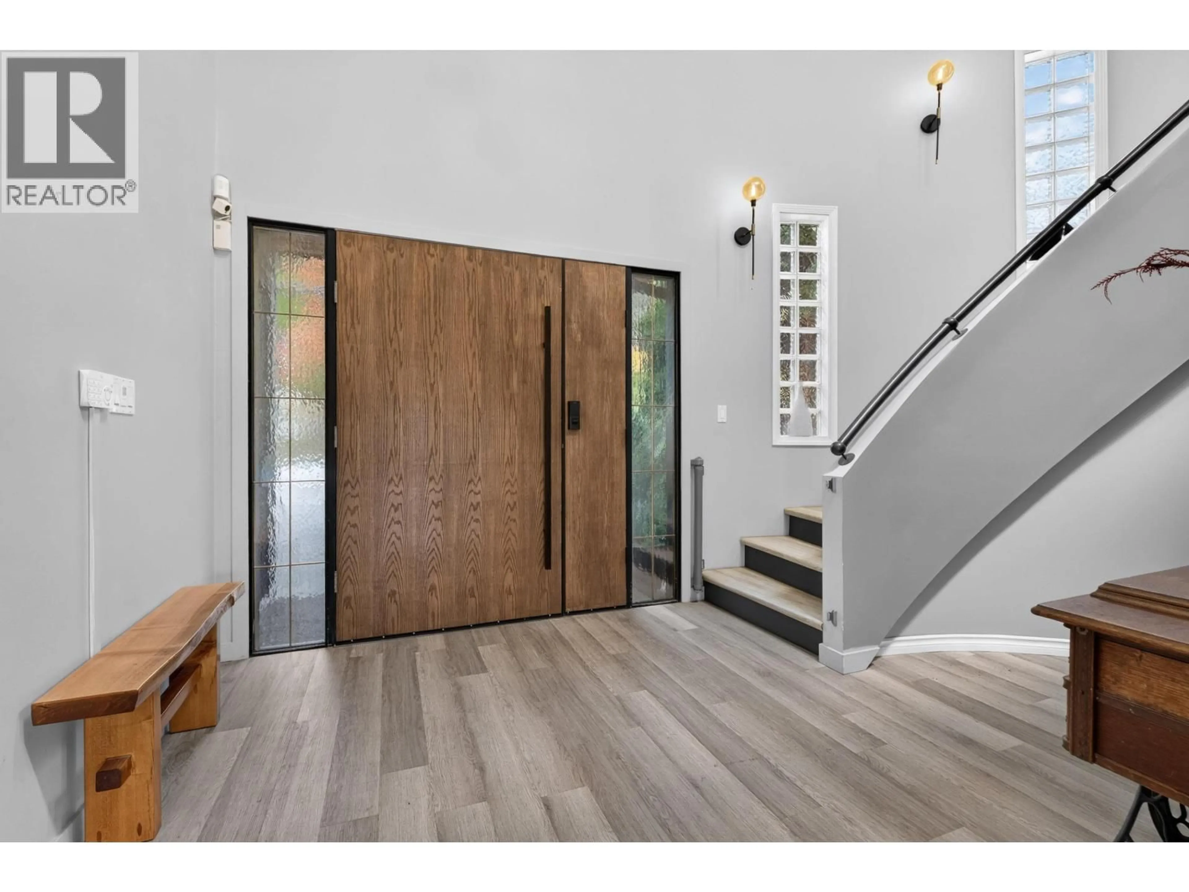 Indoor entryway for 724 IOCO ROAD, Port Moody British Columbia V3H2W8