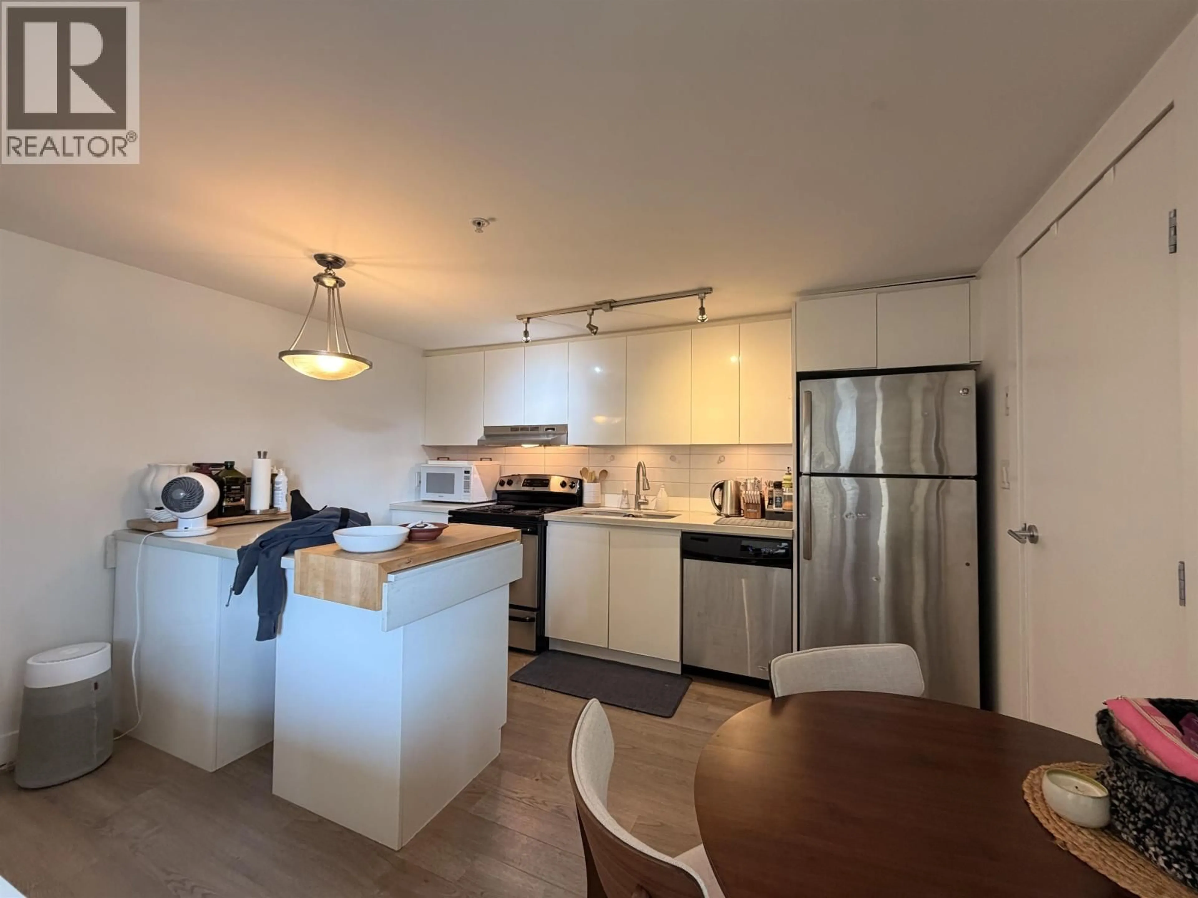 Standard kitchen, wood/laminate floor for 603 - 555 W 7TH AVENUE, Vancouver British Columbia V5Z1B4