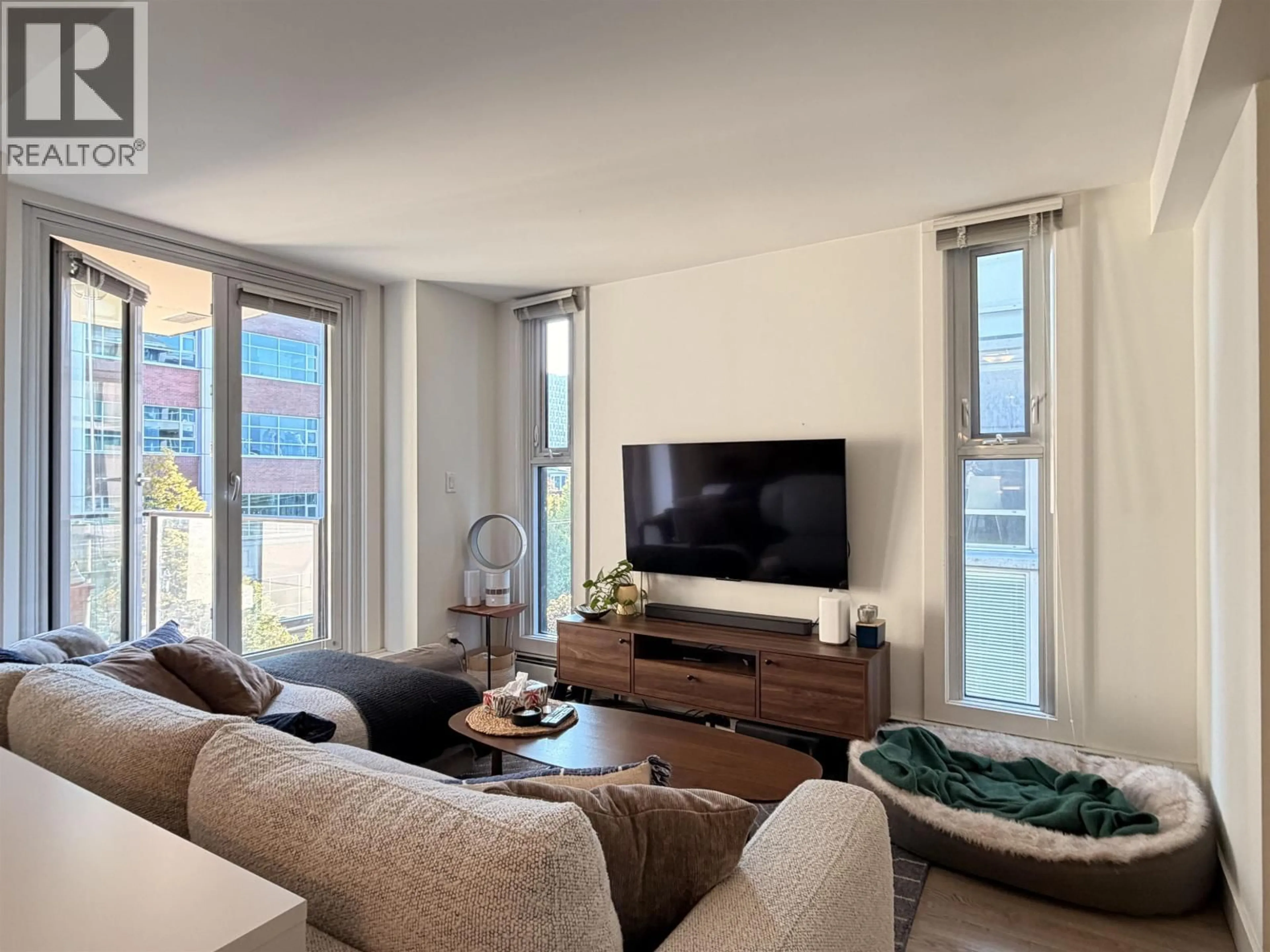 Living room with furniture, unknown for 603 - 555 W 7TH AVENUE, Vancouver British Columbia V5Z1B4
