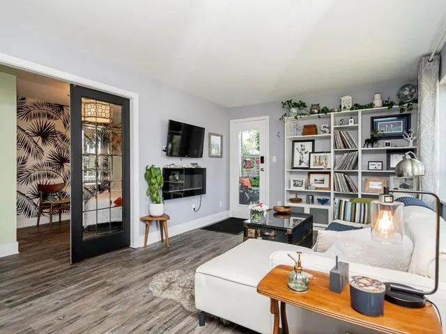 104 - 15991 THRIFT AVENUE, White Rock 5