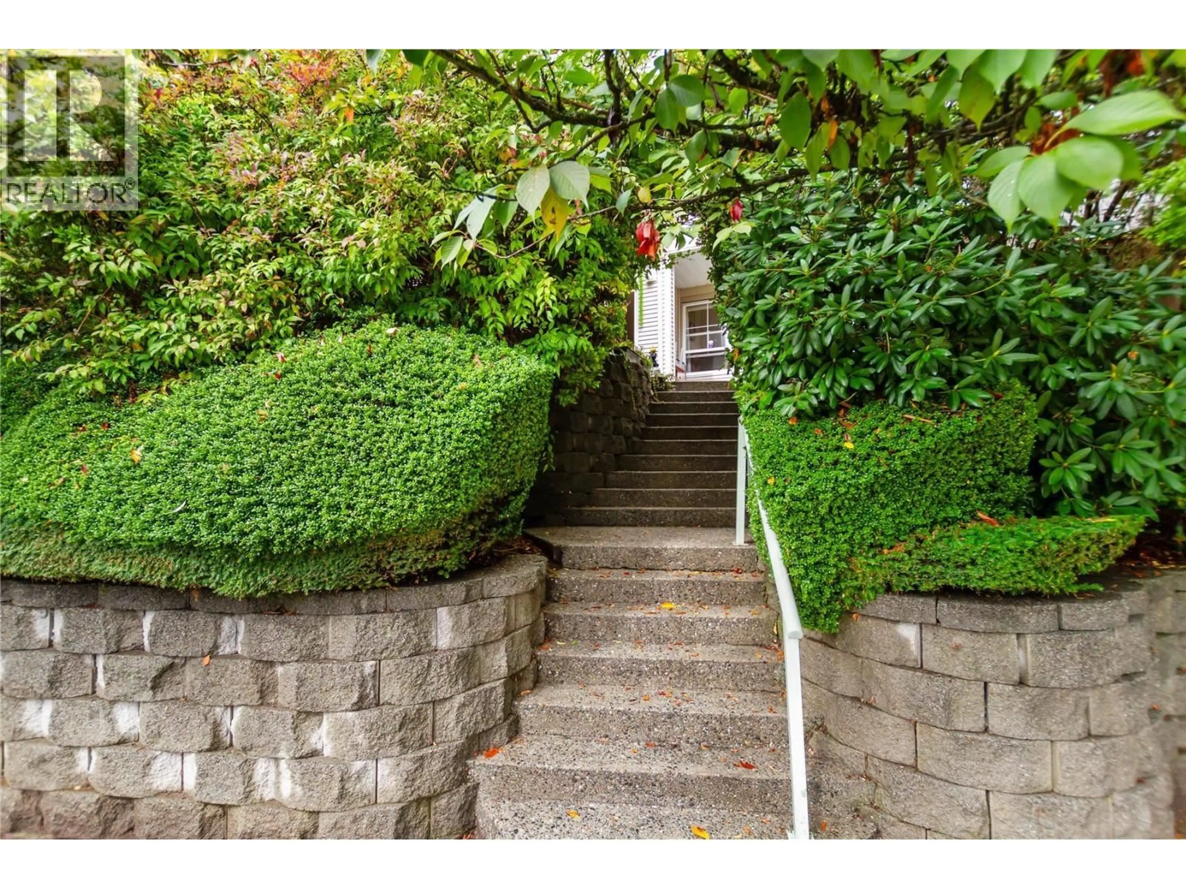 Stairs for 2 - 1383 BRUNETTE AVENUE, Coquitlam British Columbia V3K1G6