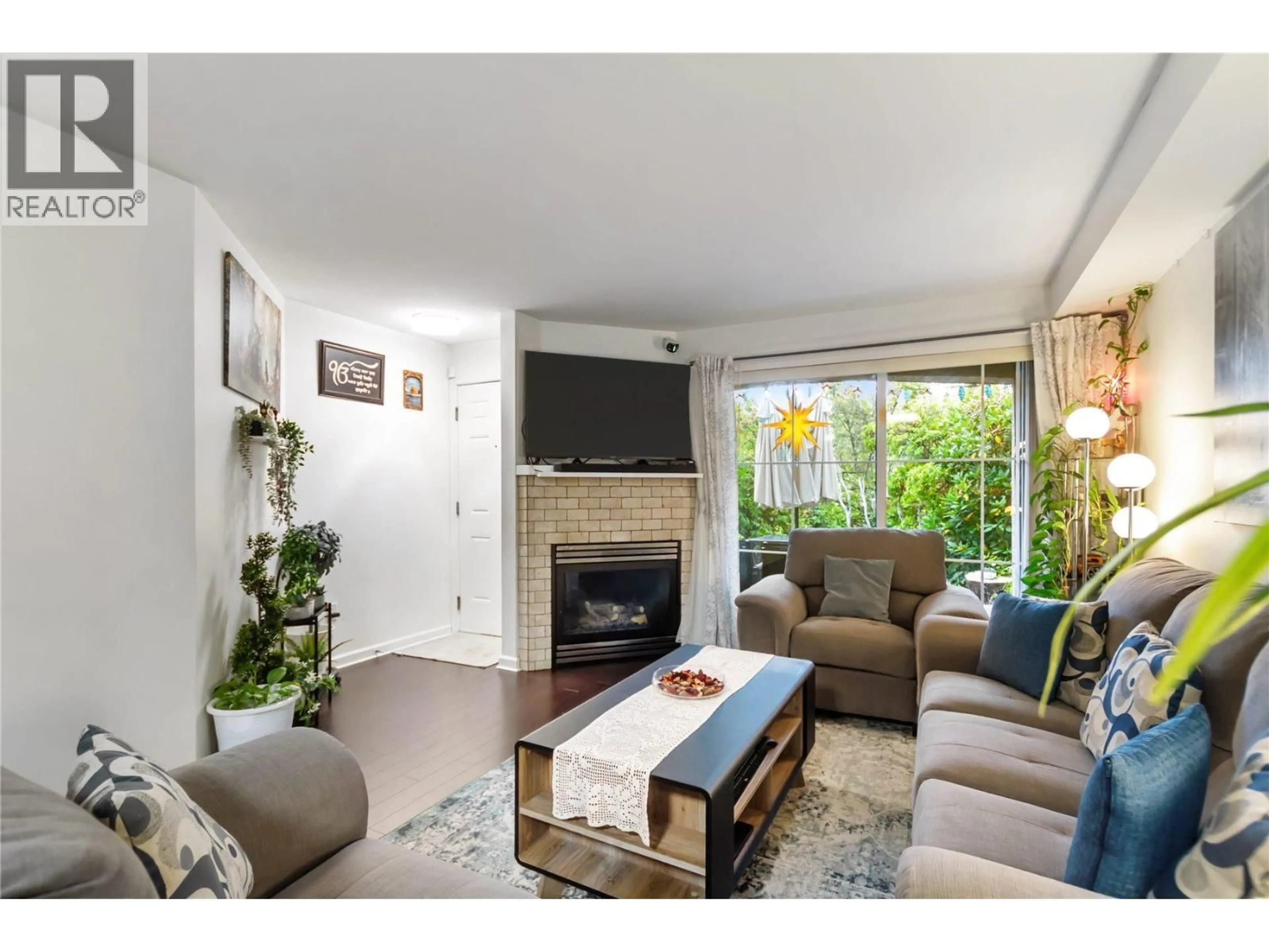 Living room with furniture, unknown for 2 - 1383 BRUNETTE AVENUE, Coquitlam British Columbia V3K1G6