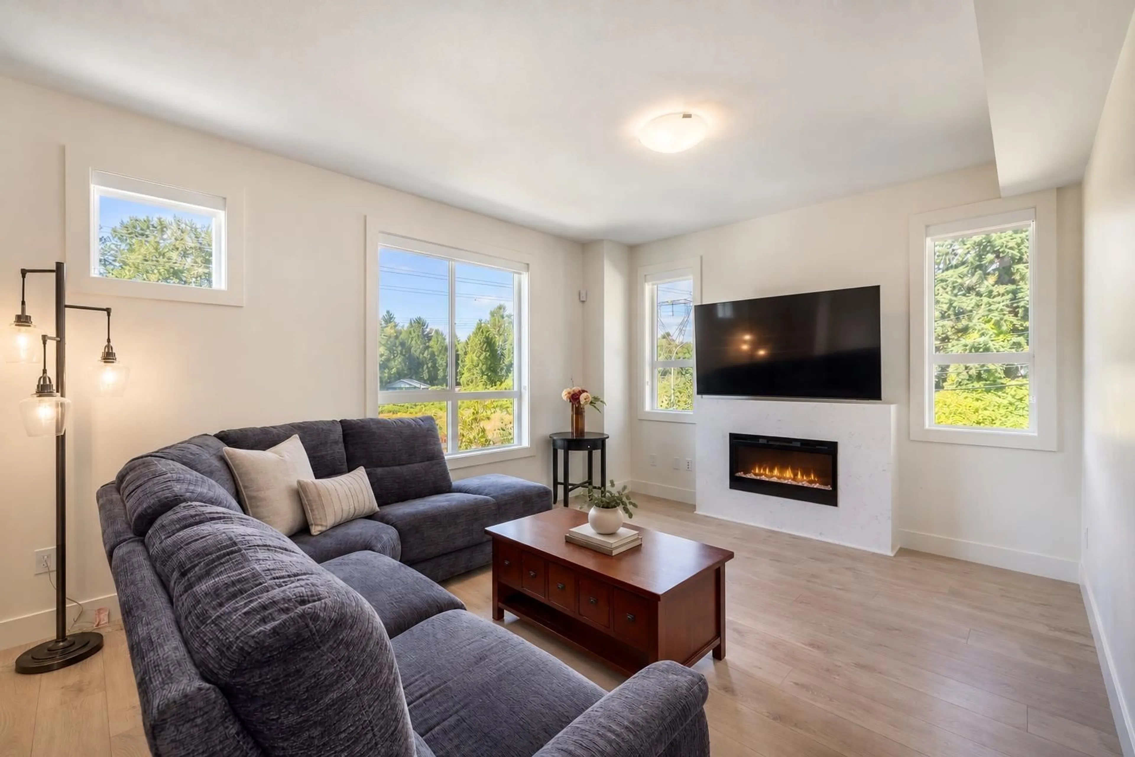 Living room with furniture, wood/laminate floor for 28 - 16561 17A AVENUE, Surrey British Columbia V3Z1J3