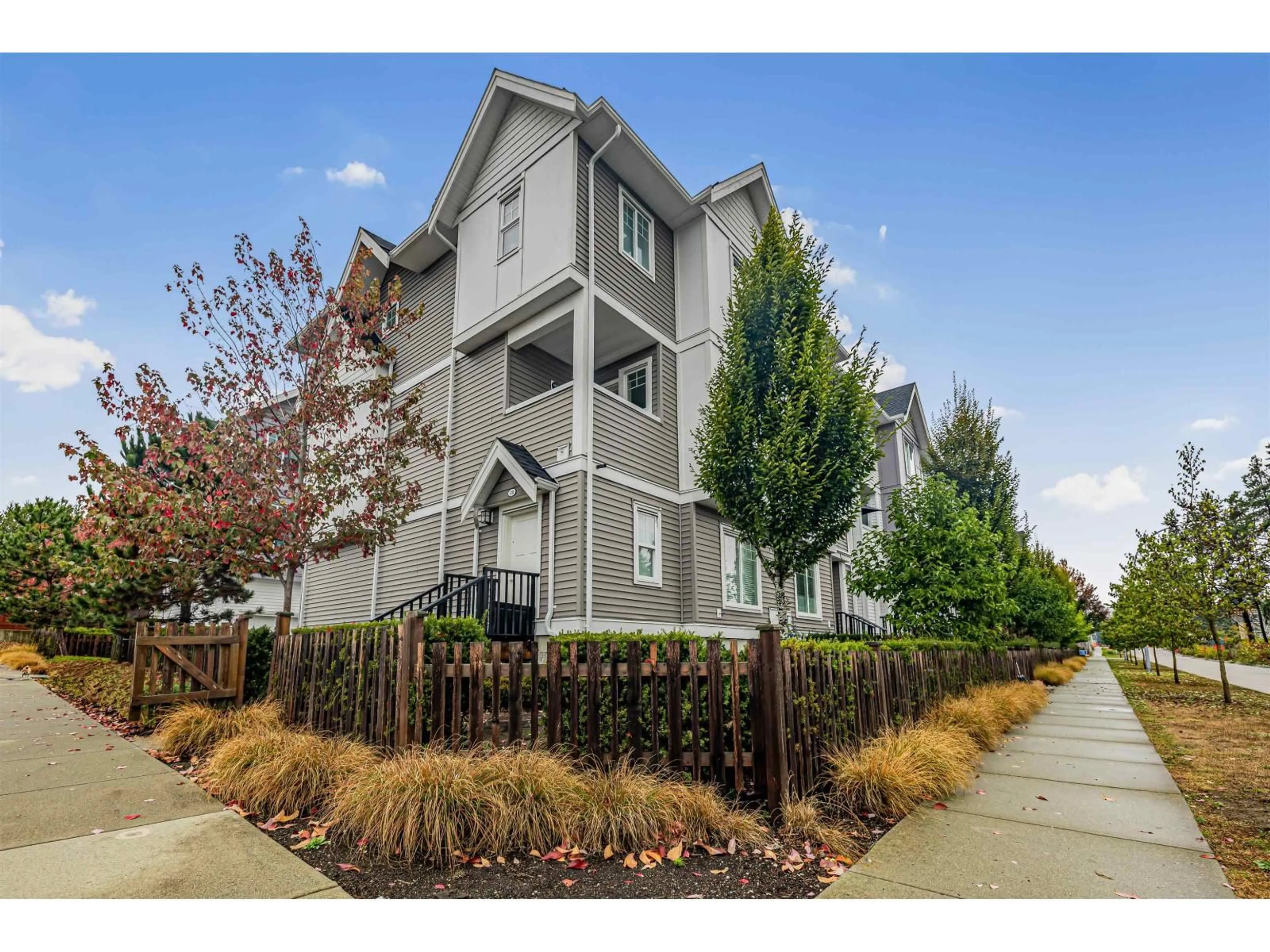 Unknown for 20 - 8033 166B STREET, Surrey British Columbia V4N6G7