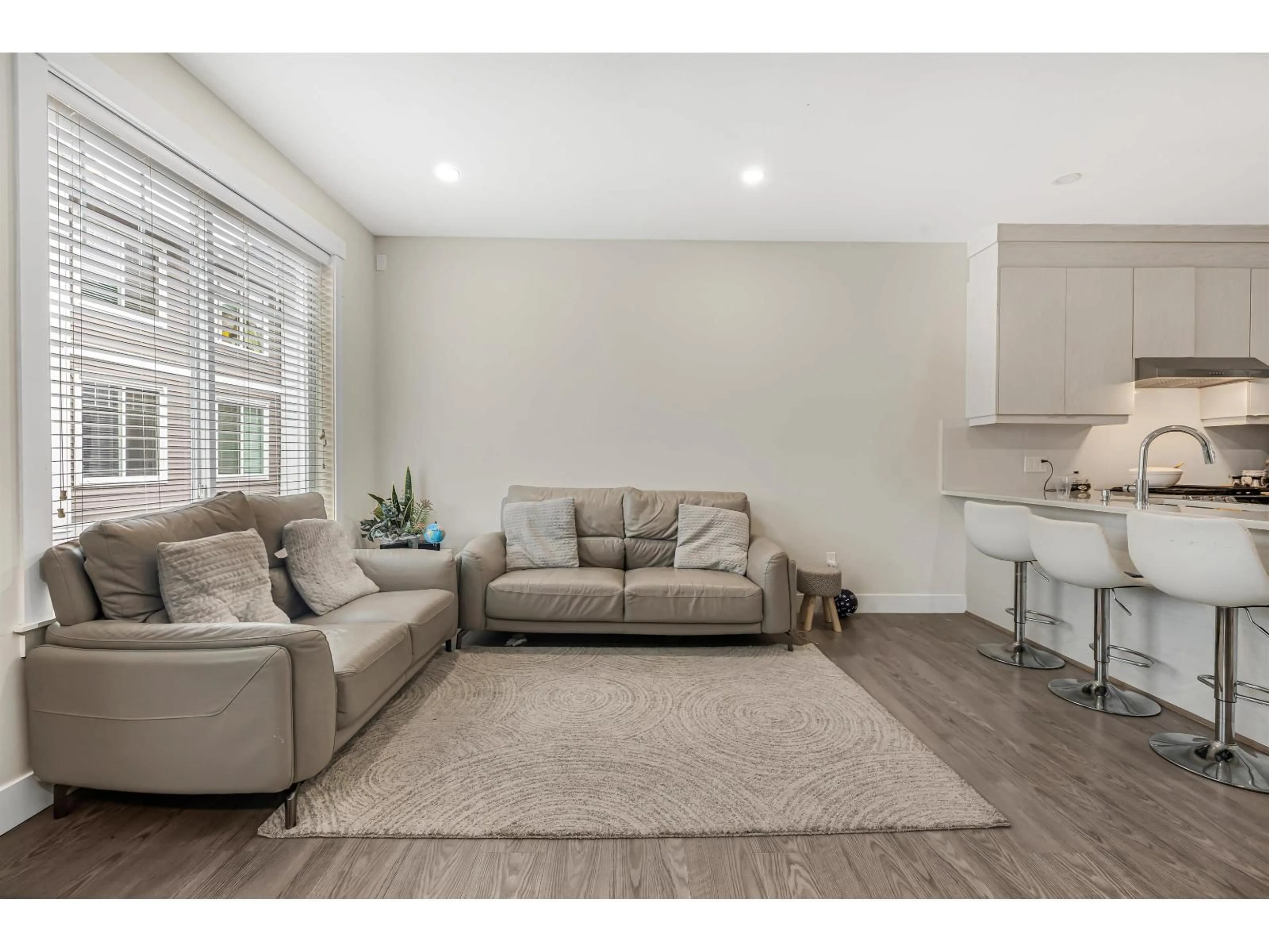 Living room with furniture, unknown for 20 - 8033 166B STREET, Surrey British Columbia V4N6G7
