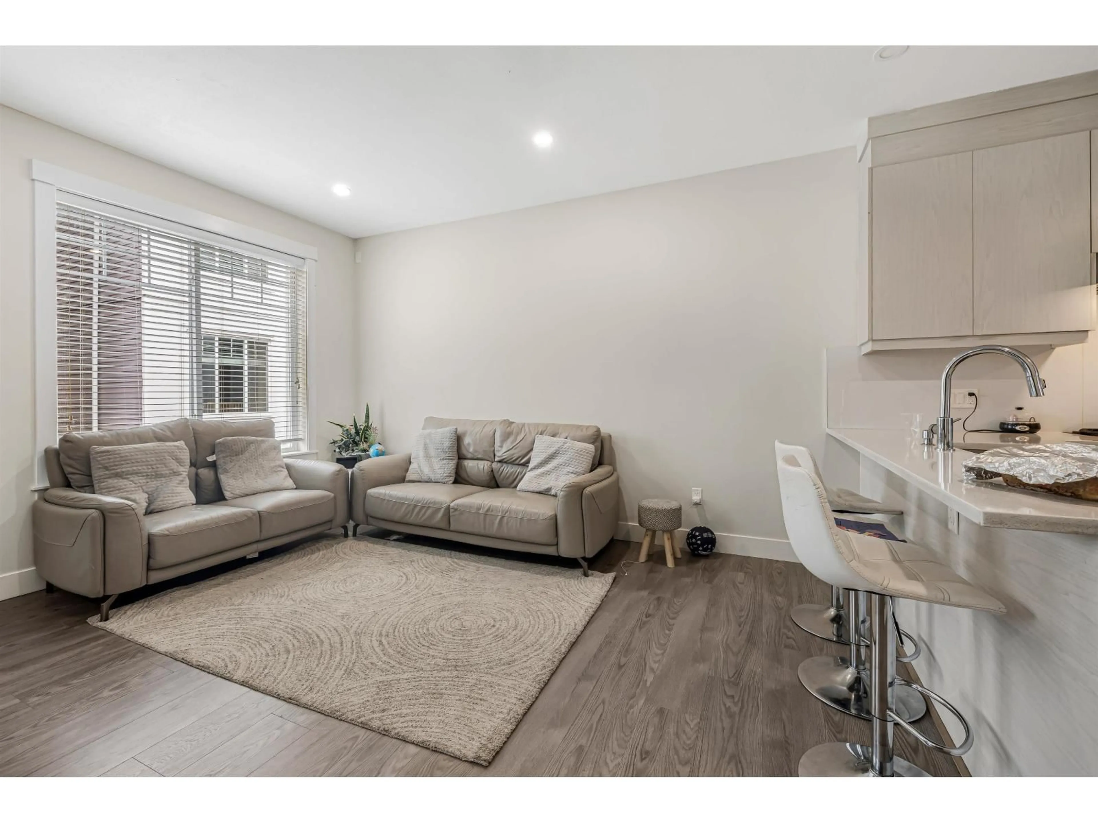 Living room with furniture, unknown for 20 - 8033 166B STREET, Surrey British Columbia V4N6G7