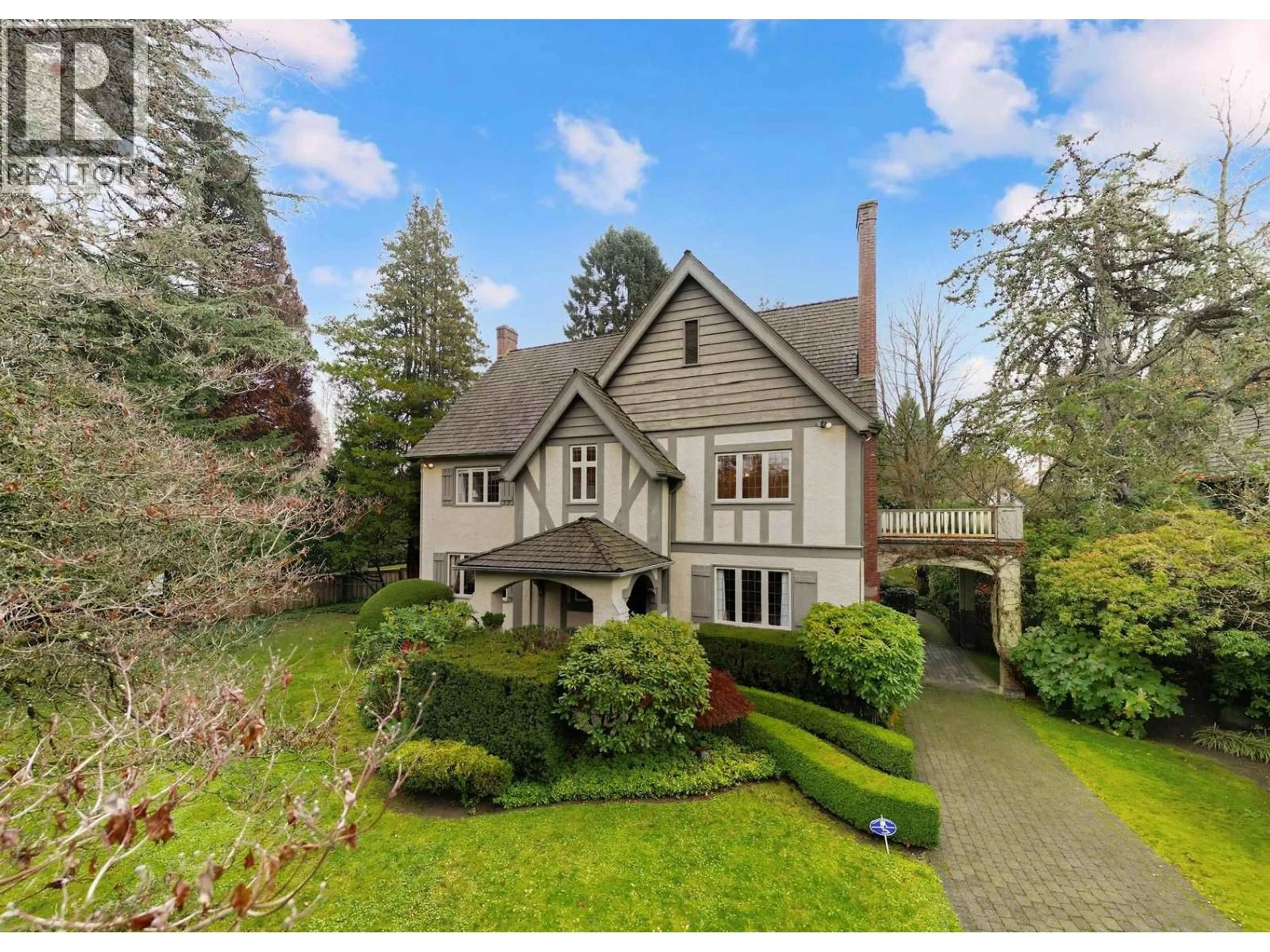 A pic from outside/outdoor area/front of a property/back of a property/a pic from drone, street for 5376 MARGUERITE STREET, Vancouver British Columbia V6M3K6