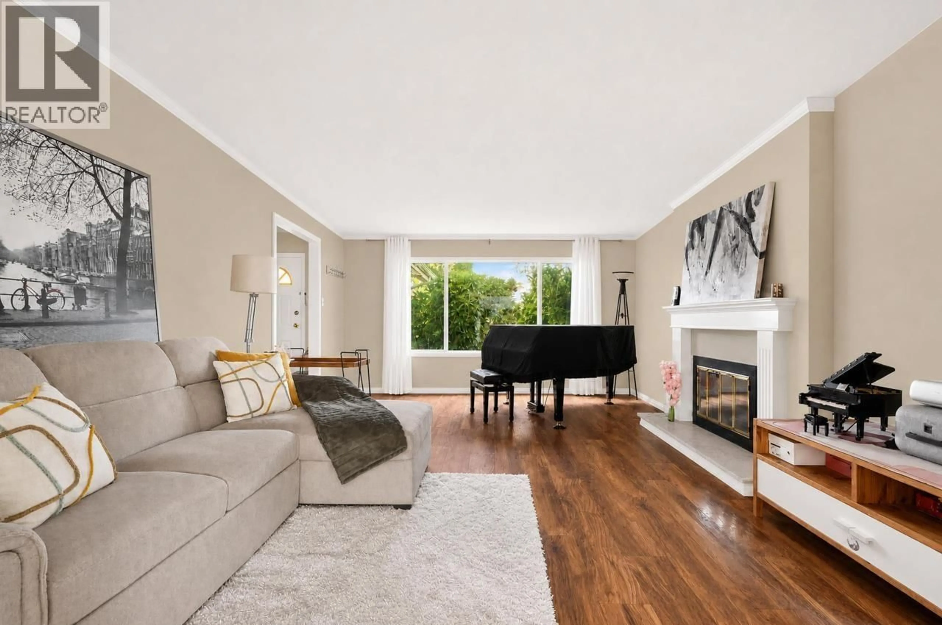 Living room with furniture, wood/laminate floor for 4340 TIFFIN CRESCENT, Richmond British Columbia V7C4X8
