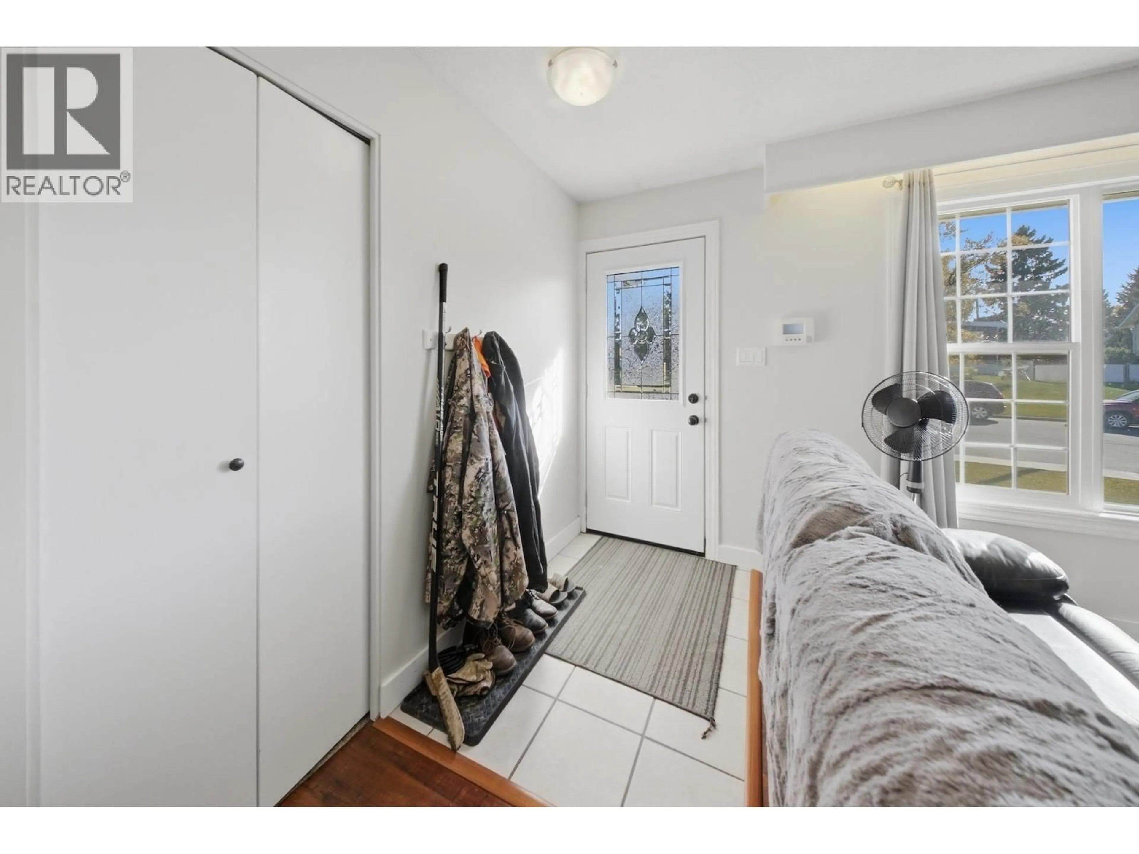 Indoor entryway for 10404 112 AVENUE, Fort St. John British Columbia V1J2W7