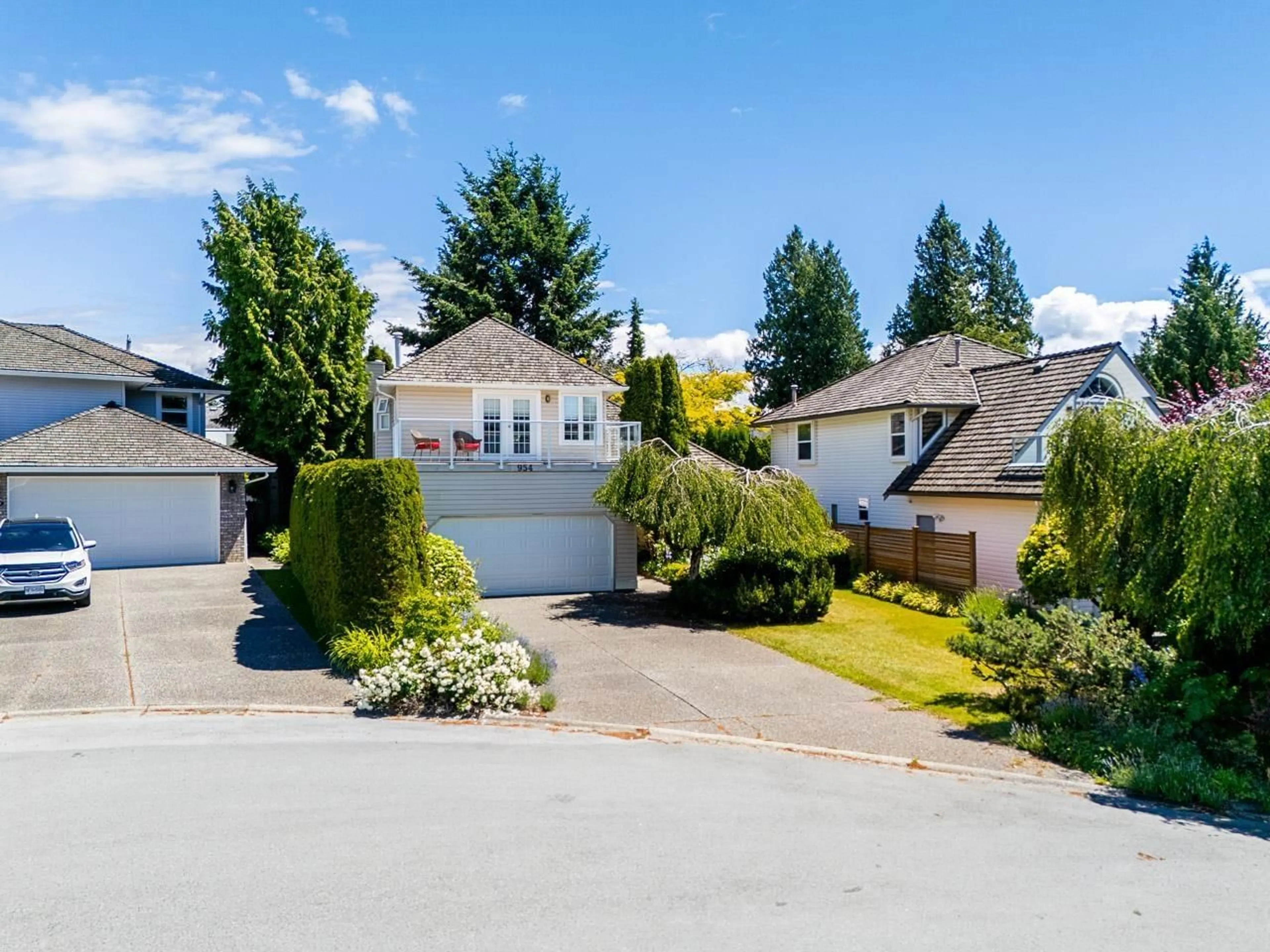 A pic from outside/outdoor area/front of a property/back of a property/a pic from drone, street for 954 160B STREET, Surrey British Columbia V4A9A7