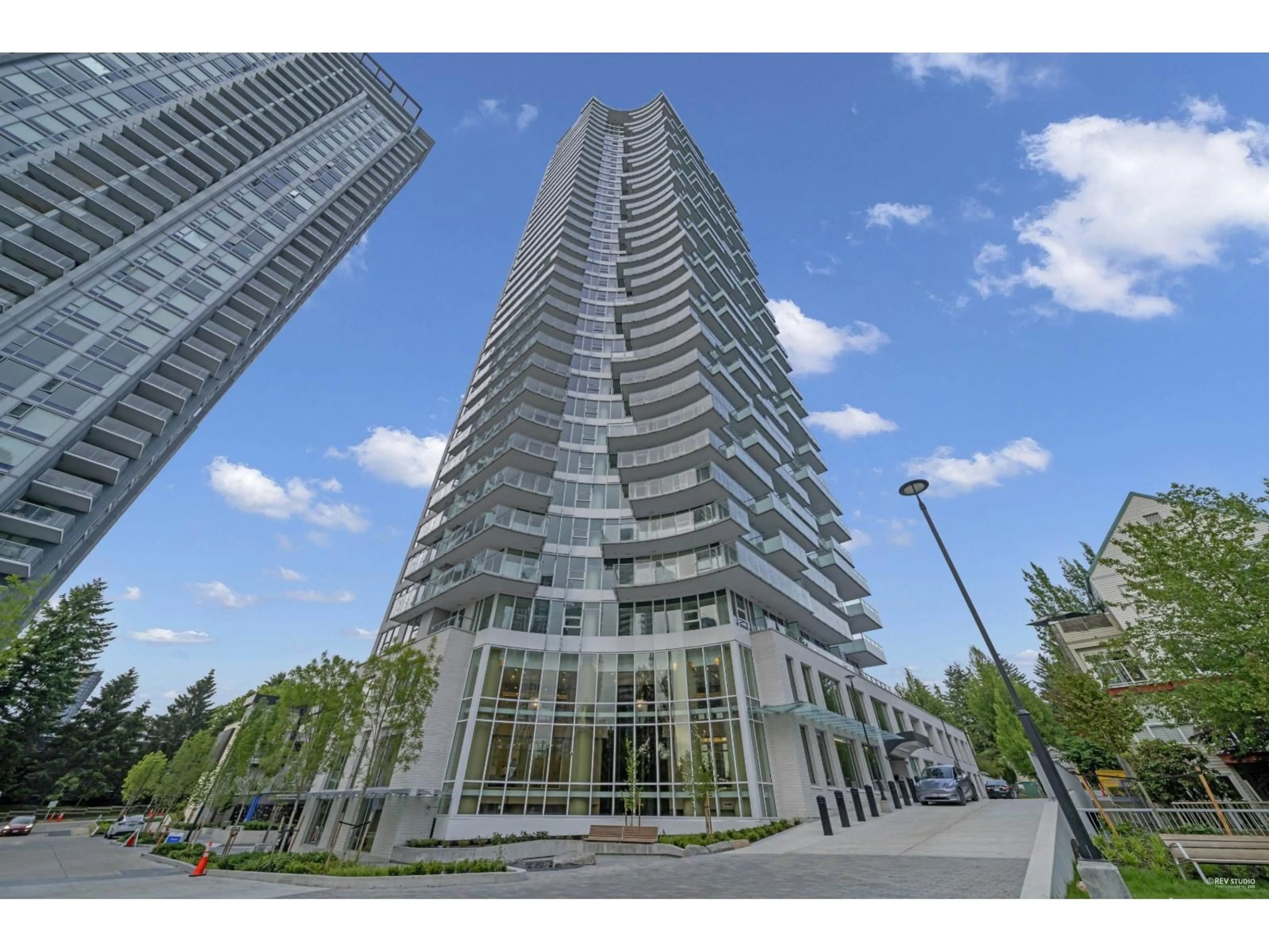 Indoor foyer for 1307 - 13768 100 AVENUE, Surrey British Columbia V3T0V2