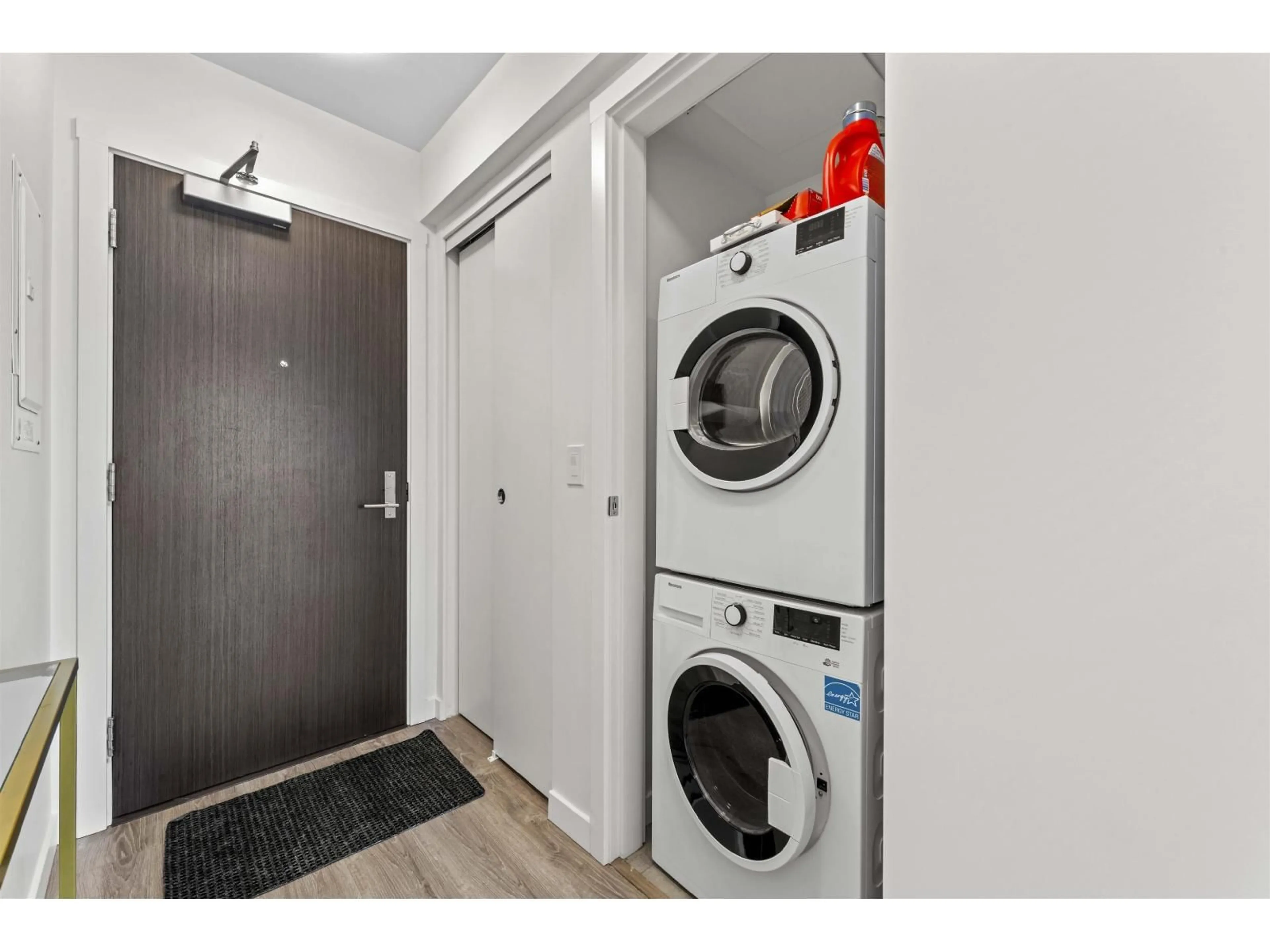 Laundry room for 2109 - 13350 CENTRAL AVENUE, Surrey British Columbia V3T0S1