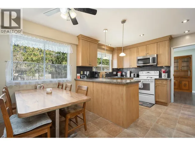 8611 RIDEAU DRIVE, Richmond 3
