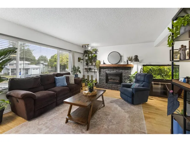 6486 FERN STREET, Chilliwack 4