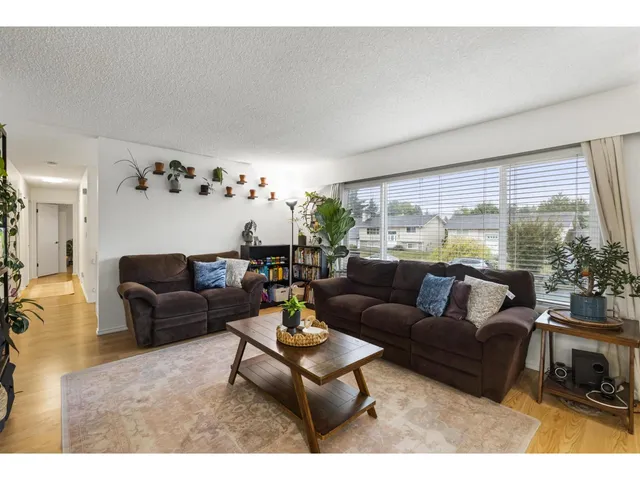 6486 FERN STREET, Chilliwack 5