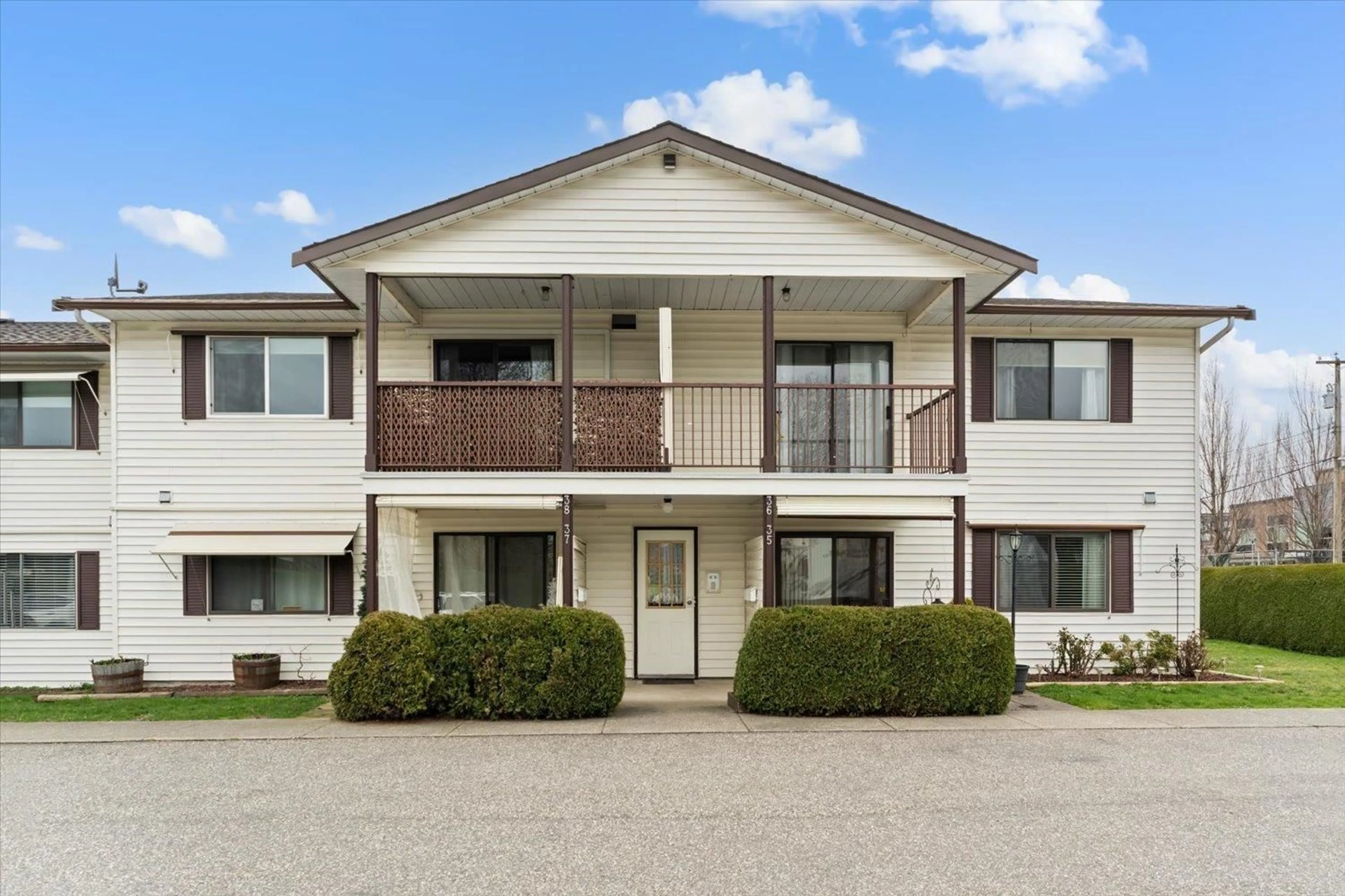 Home with vinyl exterior material, unknown for 35 - 7455 HURON STREET, Chilliwack British Columbia V2R3T9