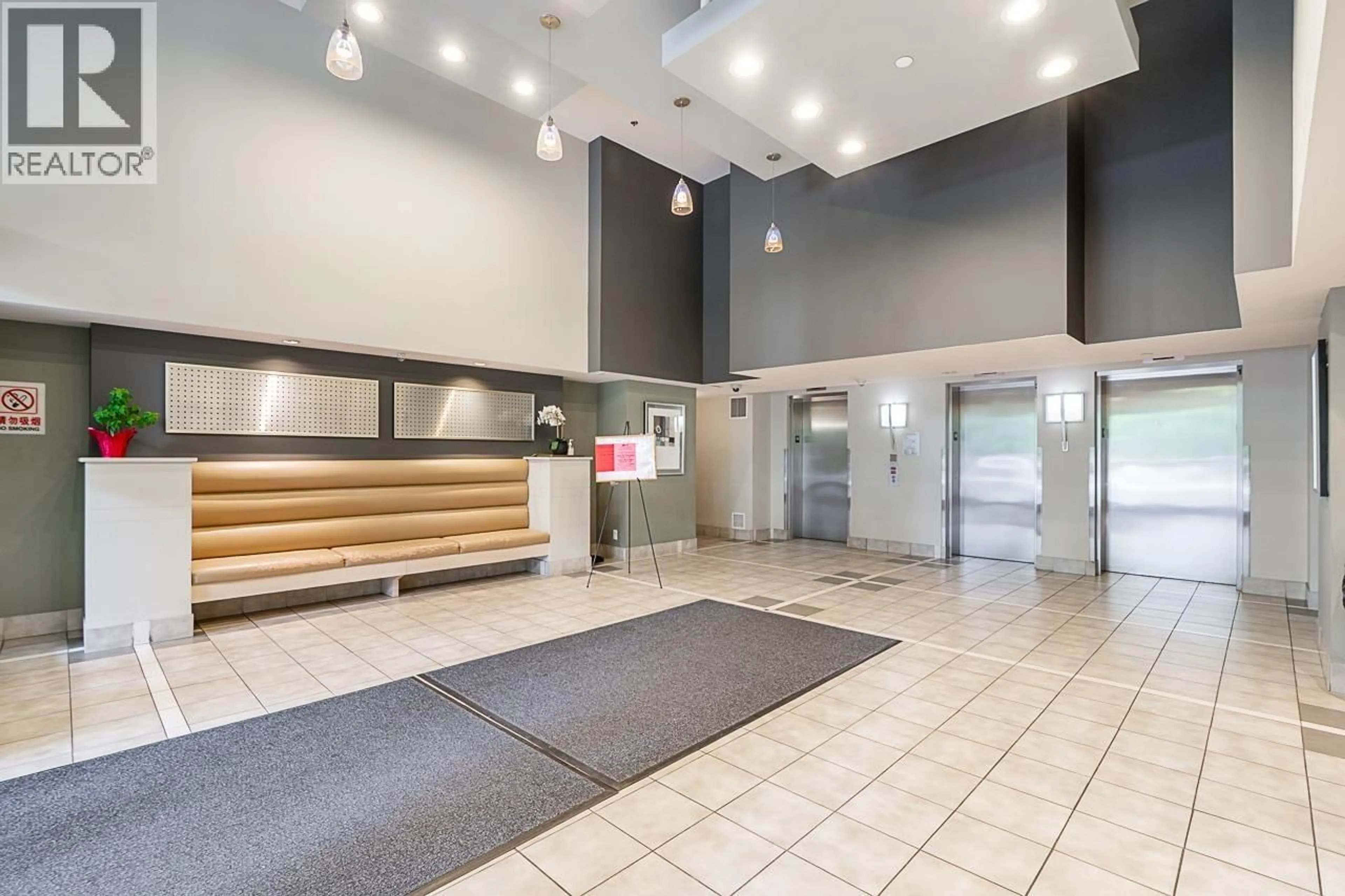 Indoor foyer for 2409 - 3663 CROWLEY DRIVE, Vancouver British Columbia V5R6H4