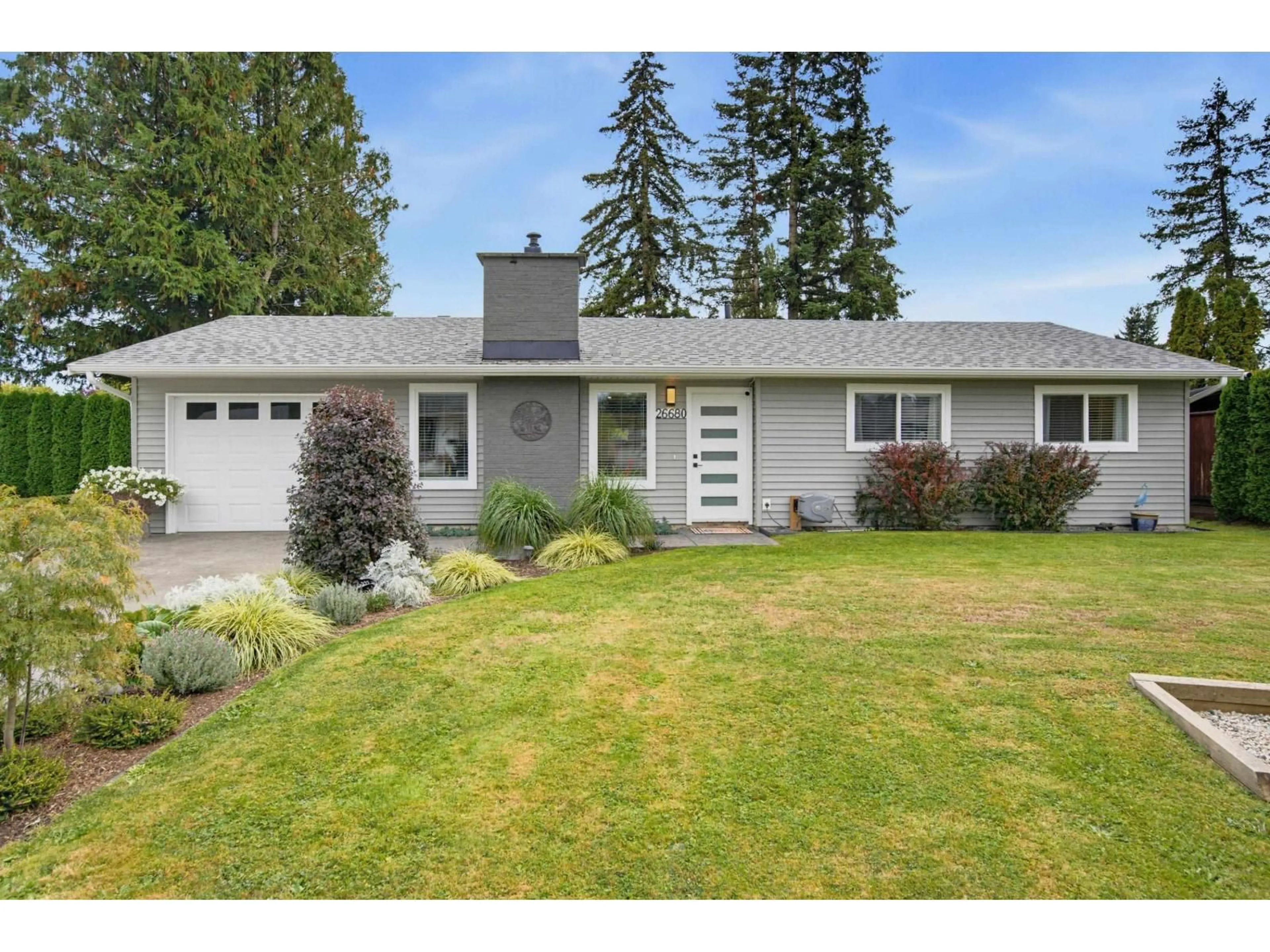 Home with vinyl exterior material, street for 26680 32 AVENUE, Langley British Columbia V4W3N8