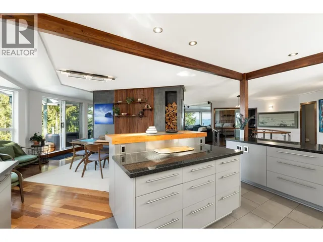 350 BAYVIEW PLACE, Lions Bay 5