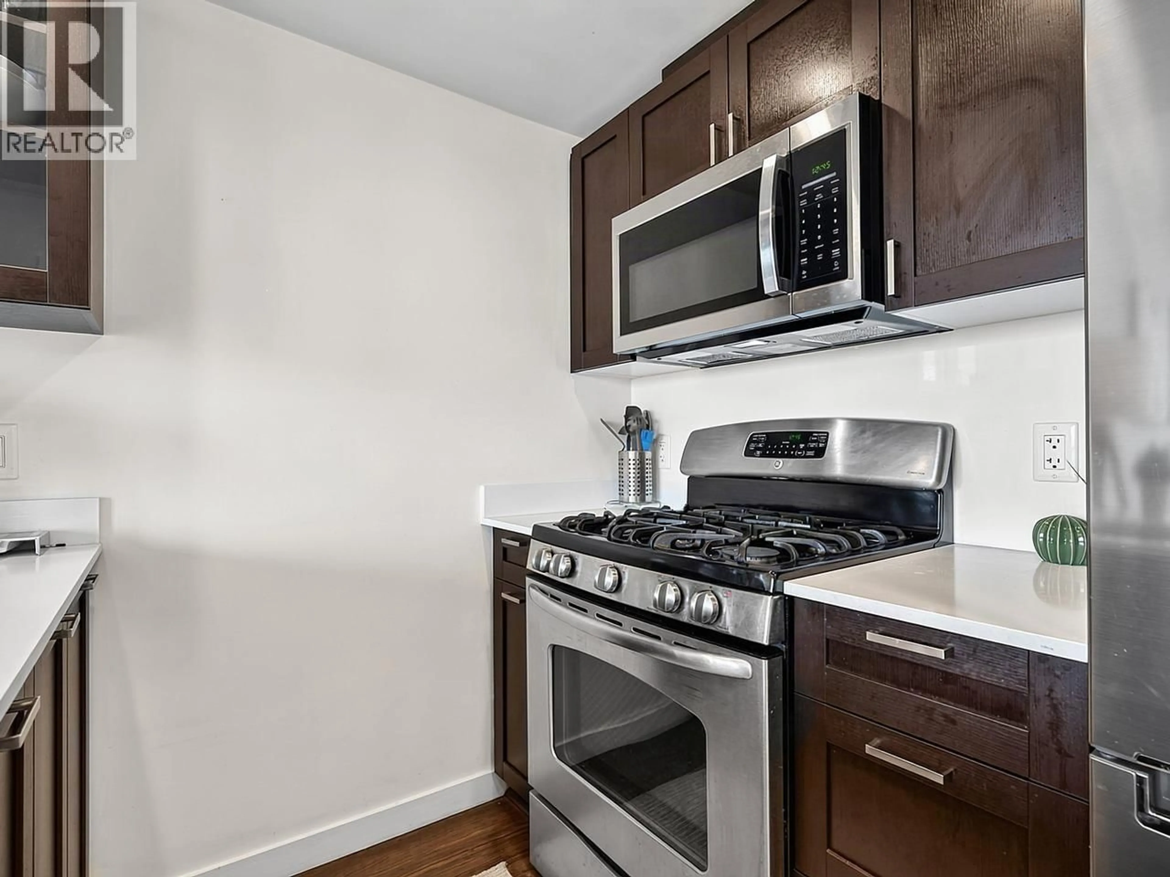 Standard kitchen, unknown for 1903 - 4815 ELDORADO MEWS, Vancouver British Columbia V5R0B2