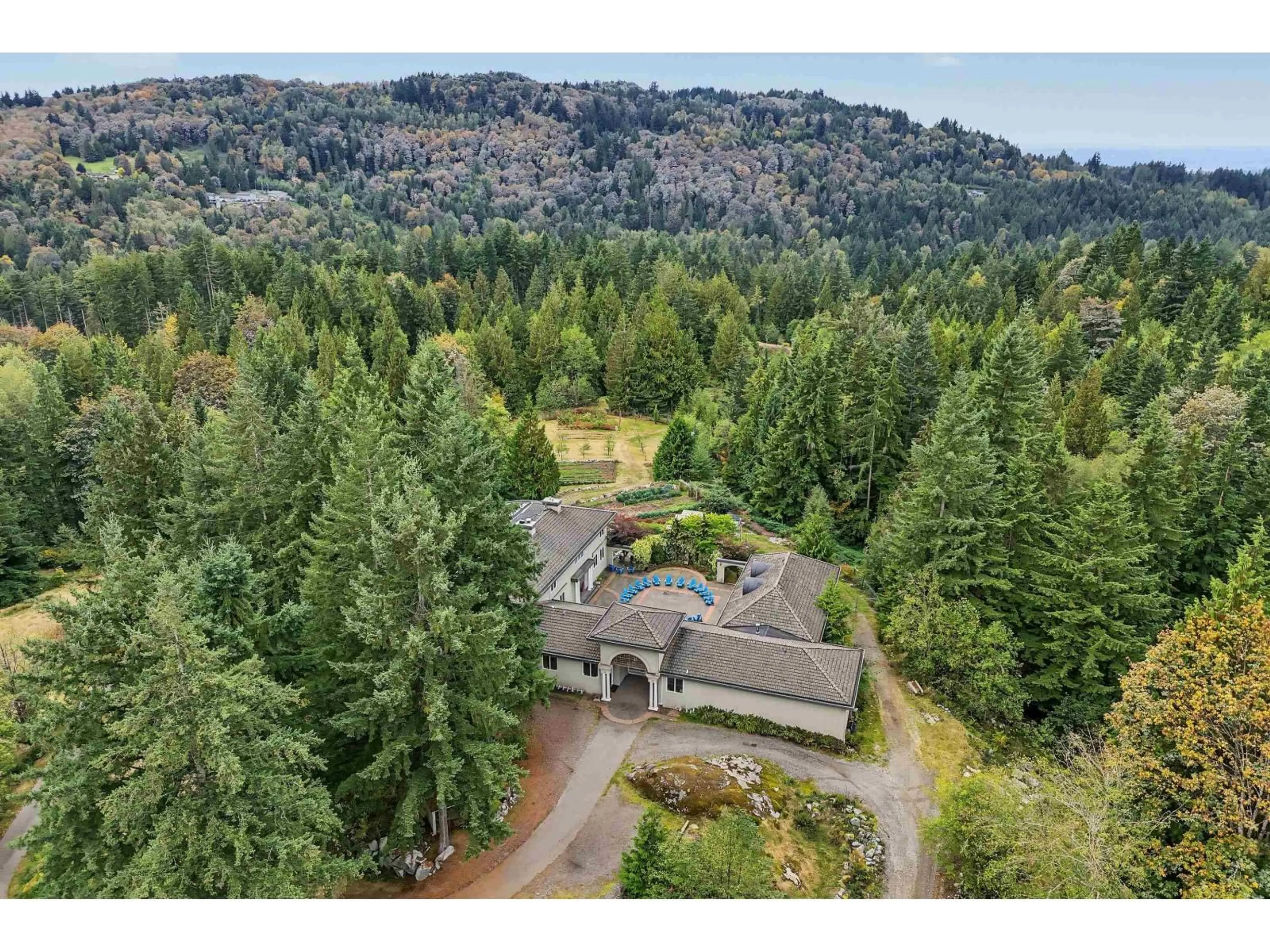 A pic from outside/outdoor area/front of a property/back of a property/a pic from drone, mountain view for 31895 KEYSTONE AVENUE, Mission British Columbia V4S1G4
