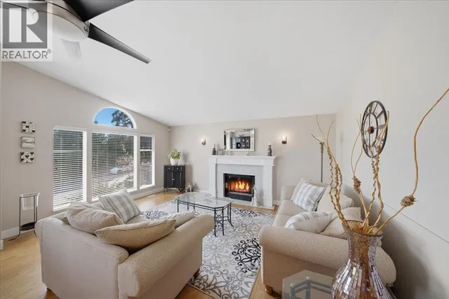 2893 DELAHAYE DRIVE, Coquitlam 2