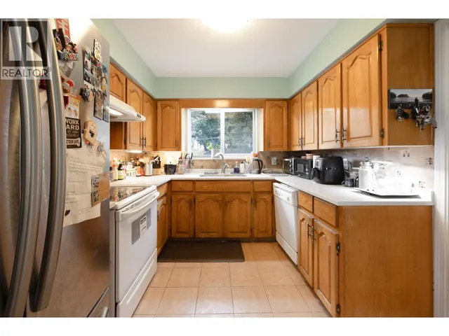 8724 GILLEY AVENUE, Burnaby 5