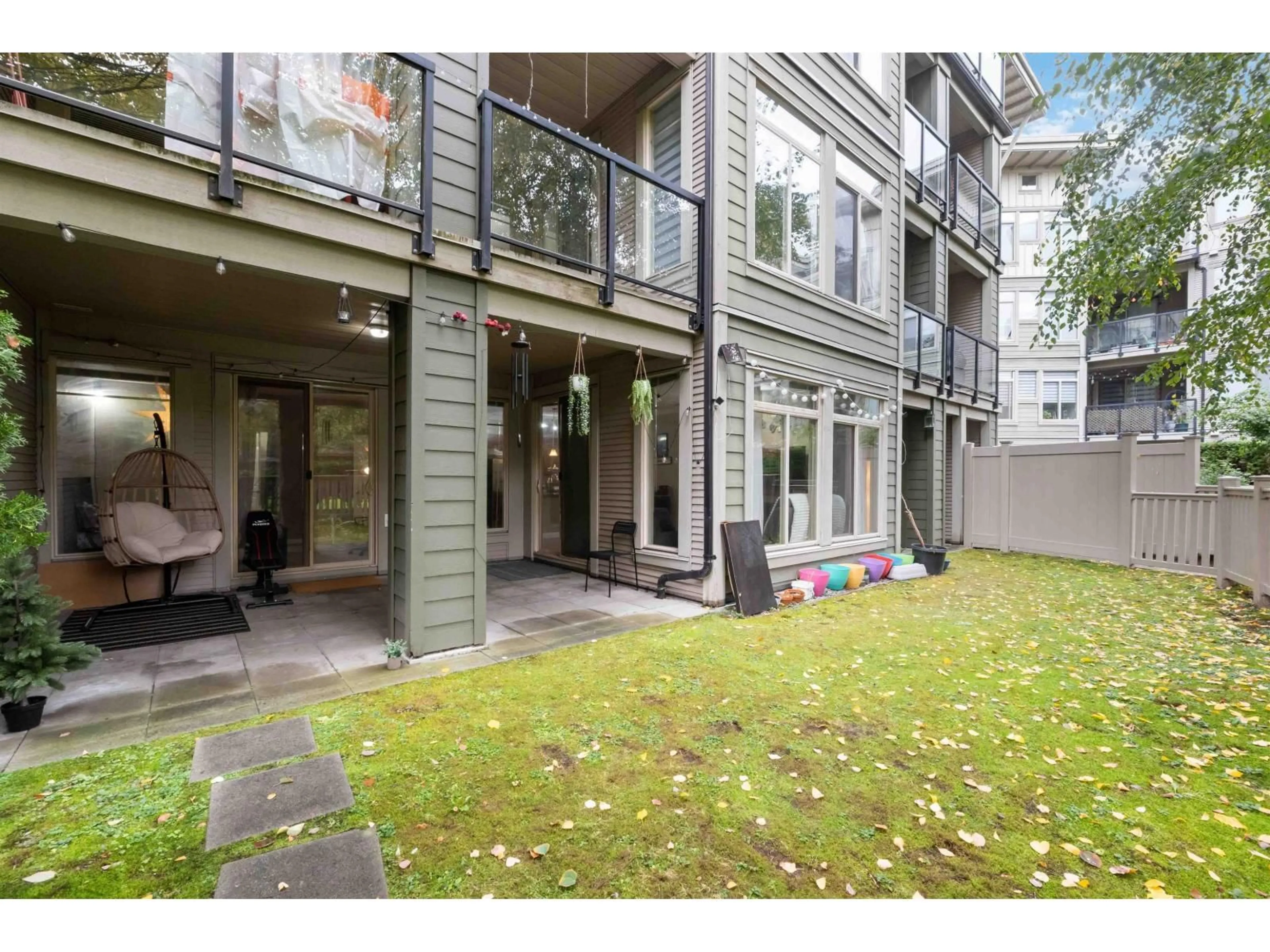 Patio, street for 101 - 10180 153 STREET, Surrey British Columbia V3R0B5