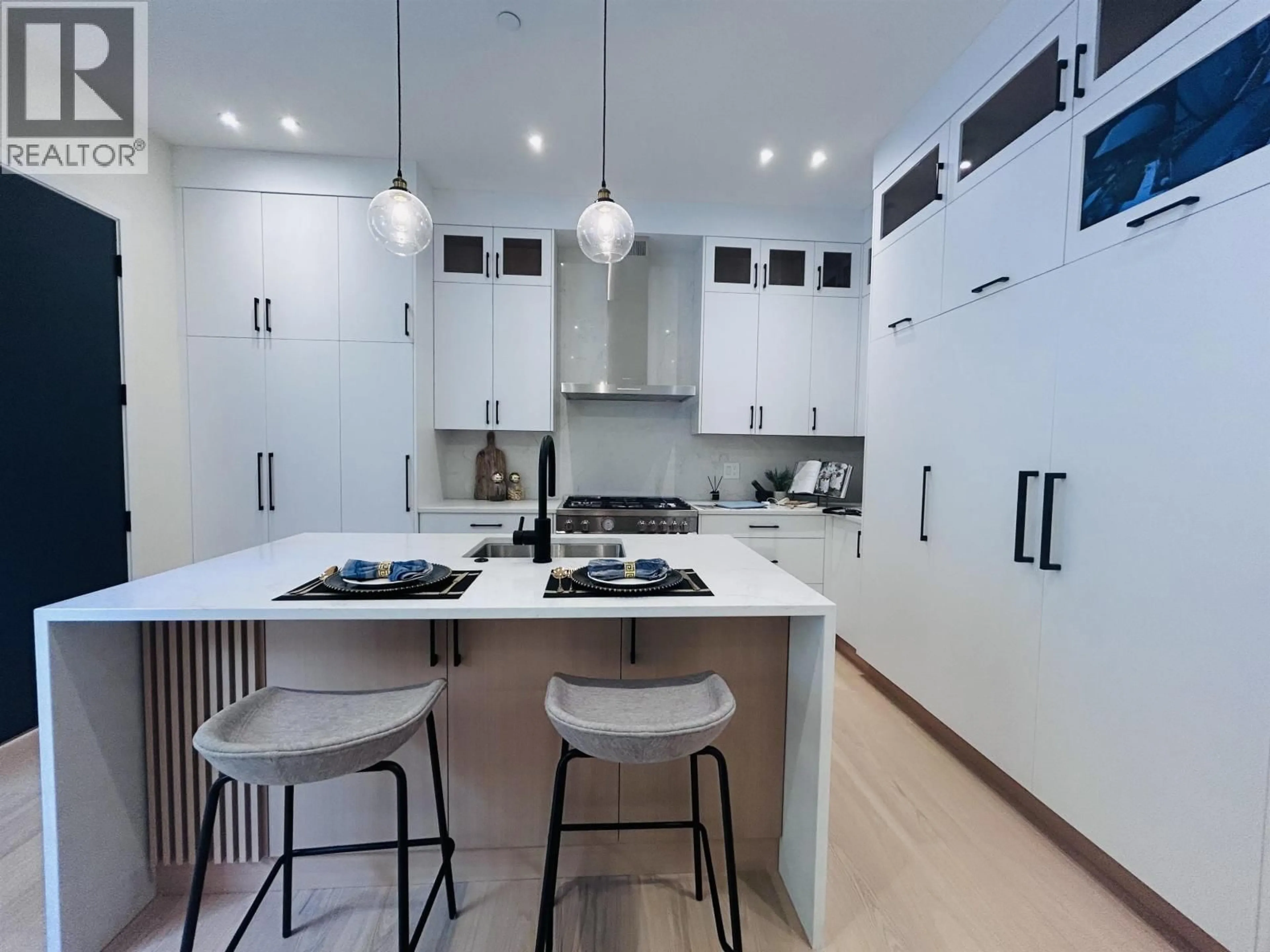 Contemporary kitchen, ceramic/tile floor for 1 - 4150 14TH AVENUE, Vancouver British Columbia V6R2X5