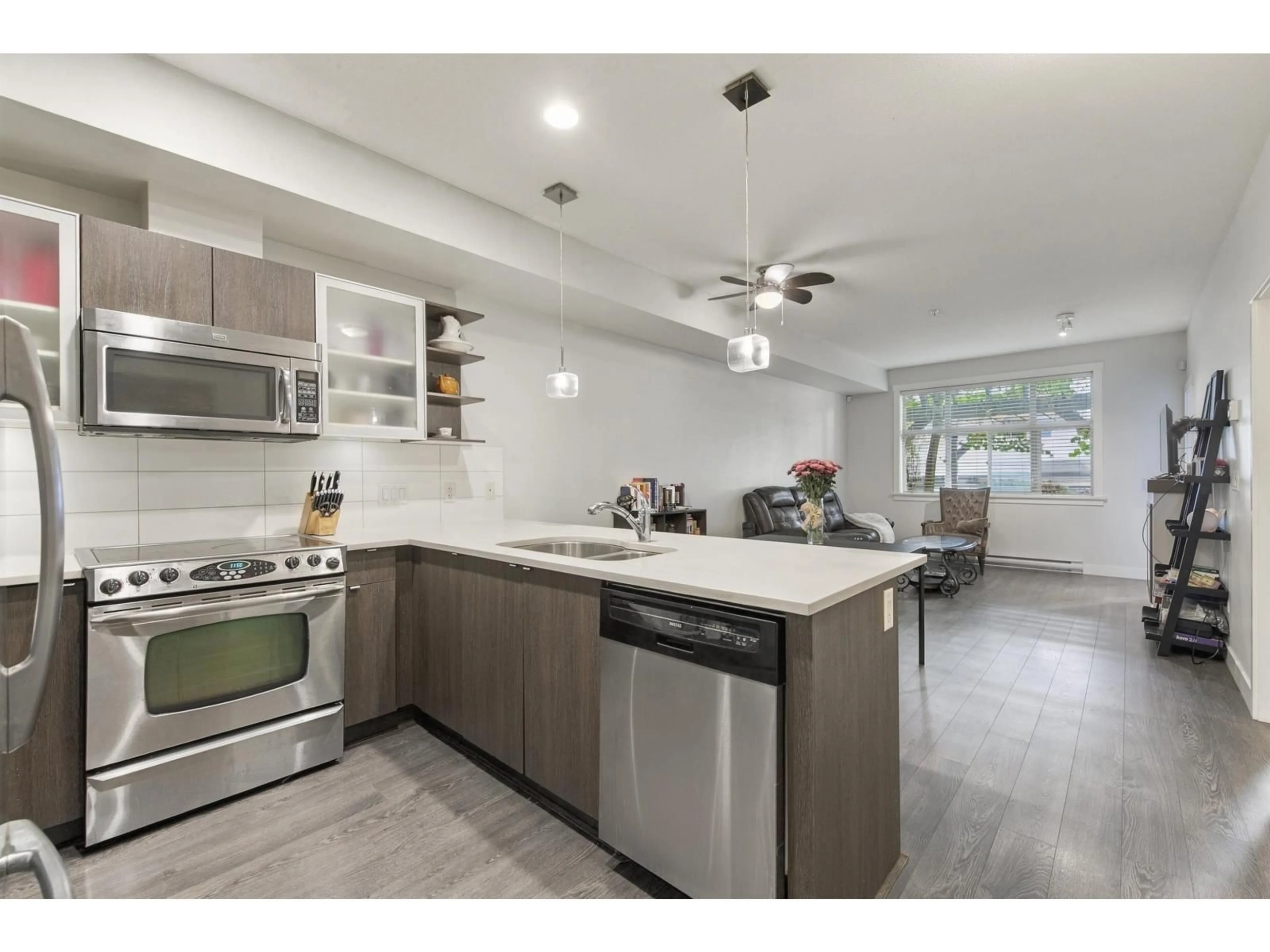 Open concept kitchen, ceramic/tile floor for 105 - 19936 56 AVENUE, Langley British Columbia V3A0E1