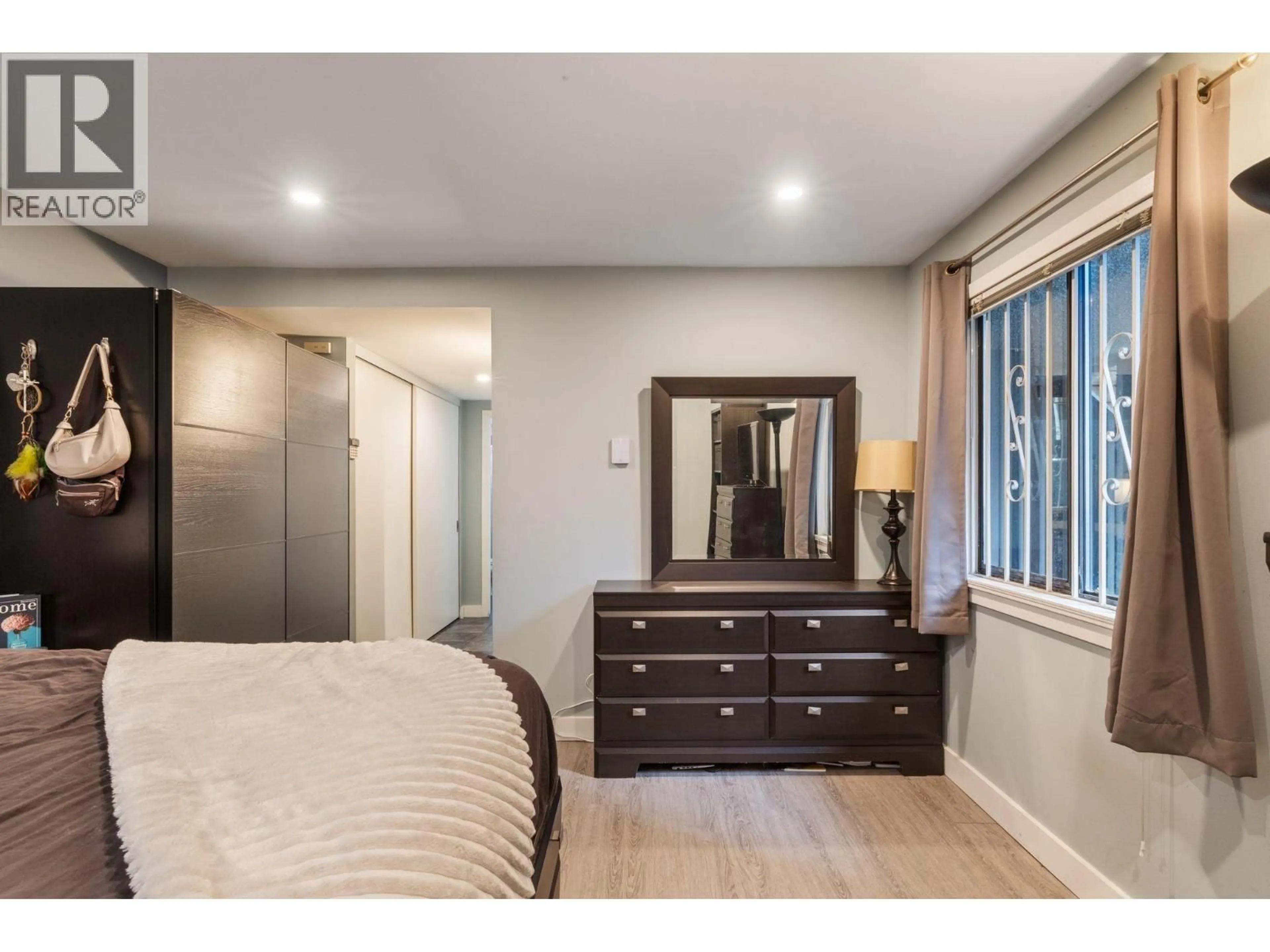 Bedroom with bed, unknown for 204 - 1220 6TH AVENUE, Vancouver British Columbia V6H1A5