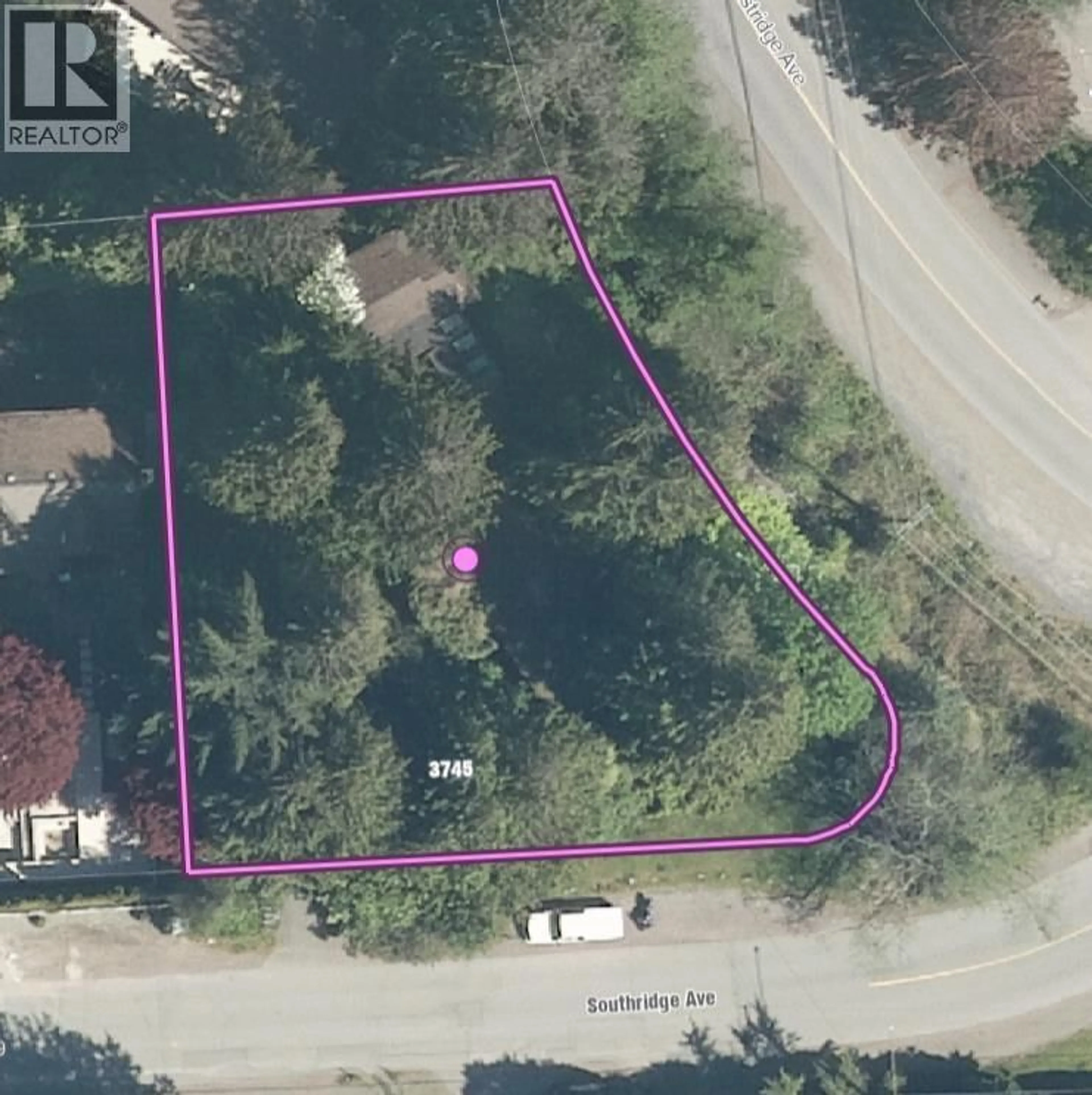 A pic from outside/outdoor area/front of a property/back of a property/a pic from drone, street for 3745 SOUTHRIDGE AVENUE, West Vancouver British Columbia V7V3H9