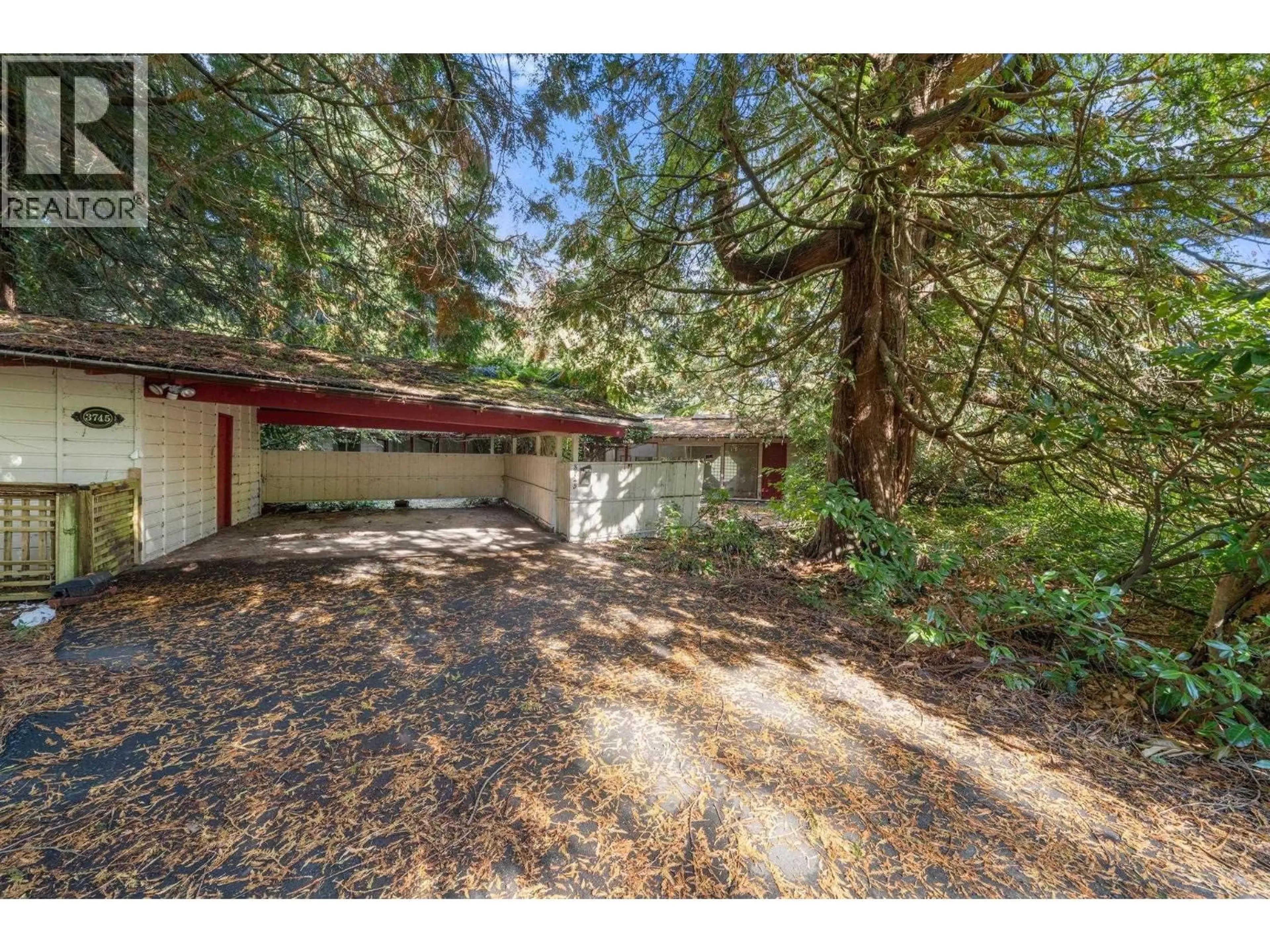 A pic from outside/outdoor area/front of a property/back of a property/a pic from drone, forest/trees view for 3745 SOUTHRIDGE AVENUE, West Vancouver British Columbia V7V3H9