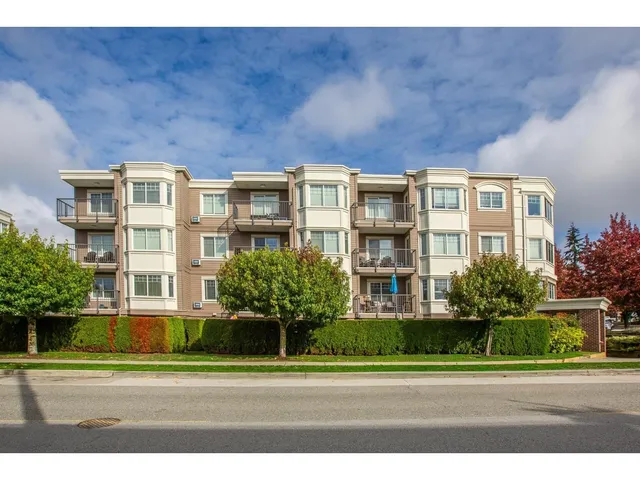 305 - 15389 ROPER AVENUE, White Rock 3