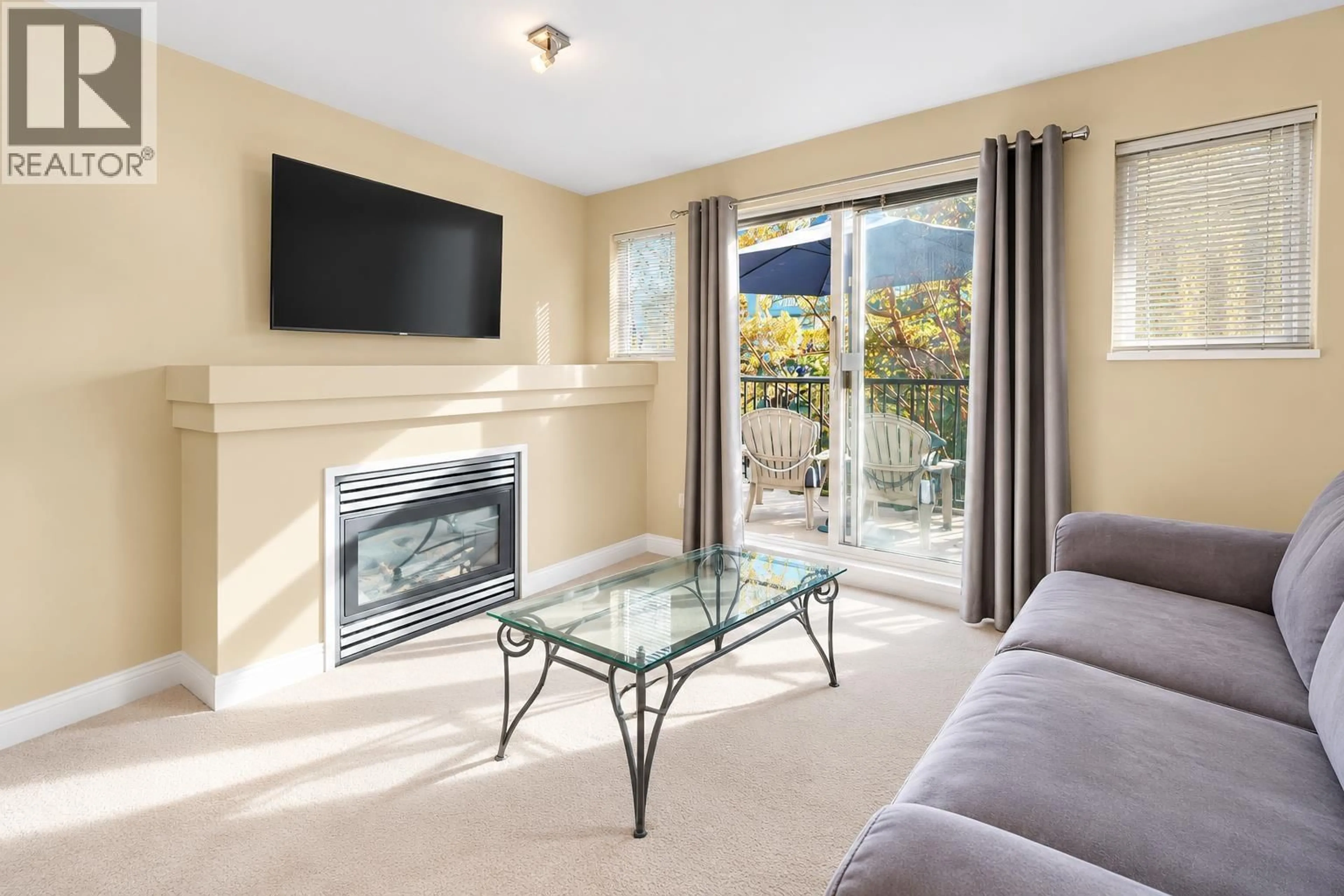 Living room with furniture, unknown for 12 - 1561 BOOTH AVENUE, Coquitlam British Columbia V3K6Z9