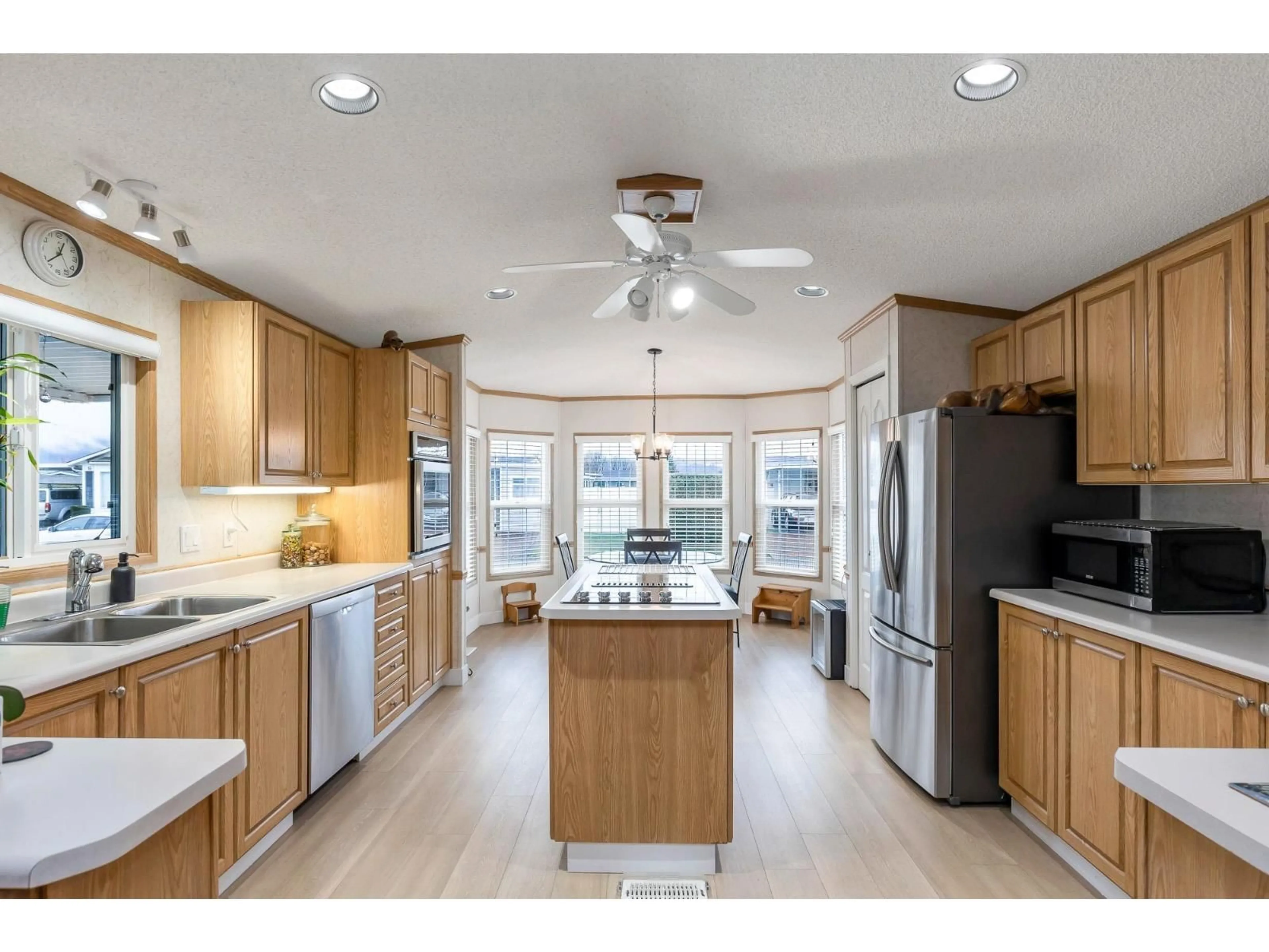 Open concept kitchen, unknown for 6 - 45918 KNIGHT ROAD, Chilliwack British Columbia V2R3X4