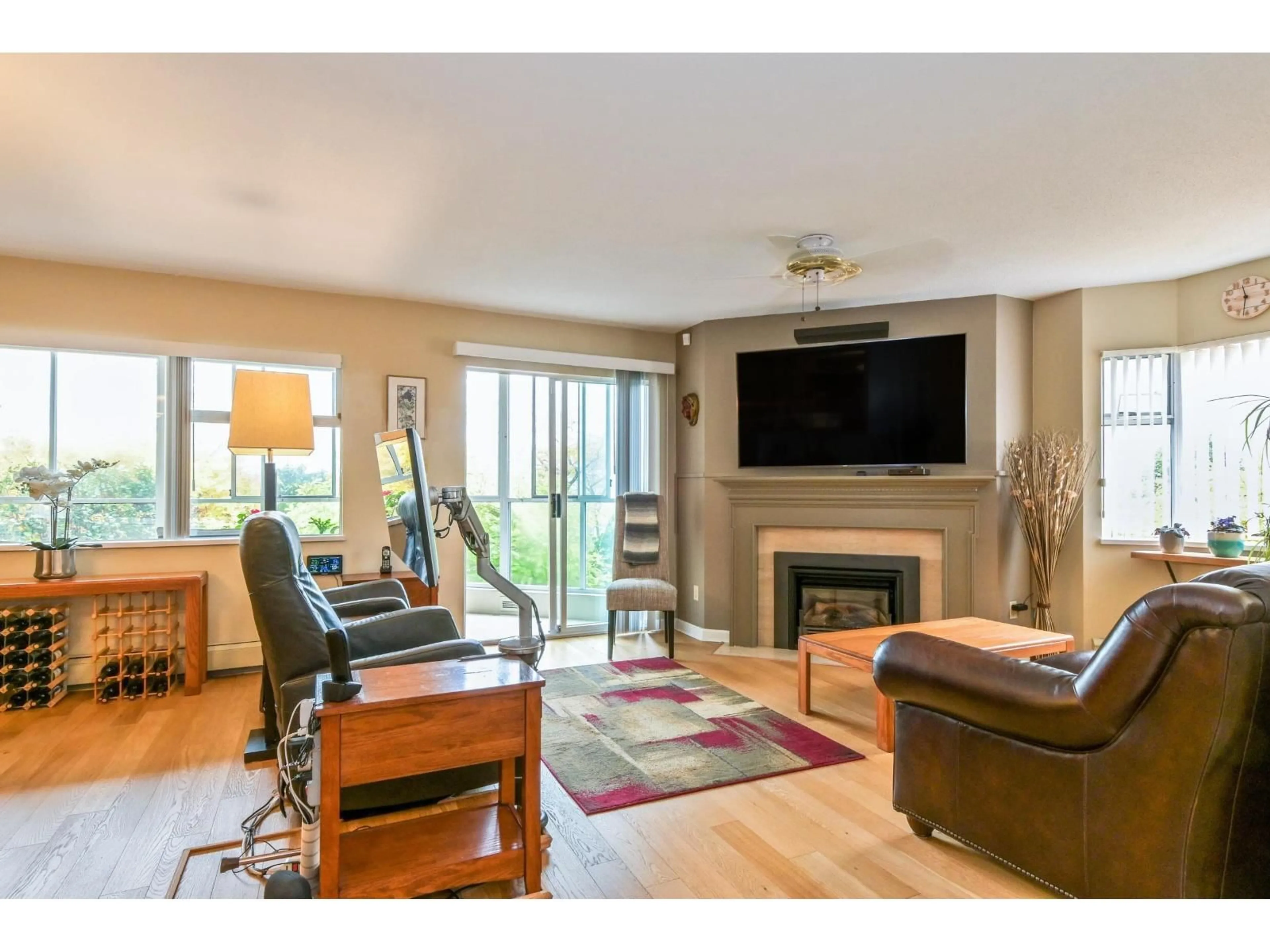 Living room with furniture, unknown for 113 - 1442 FOSTER STREET, White Rock British Columbia V4B3X7