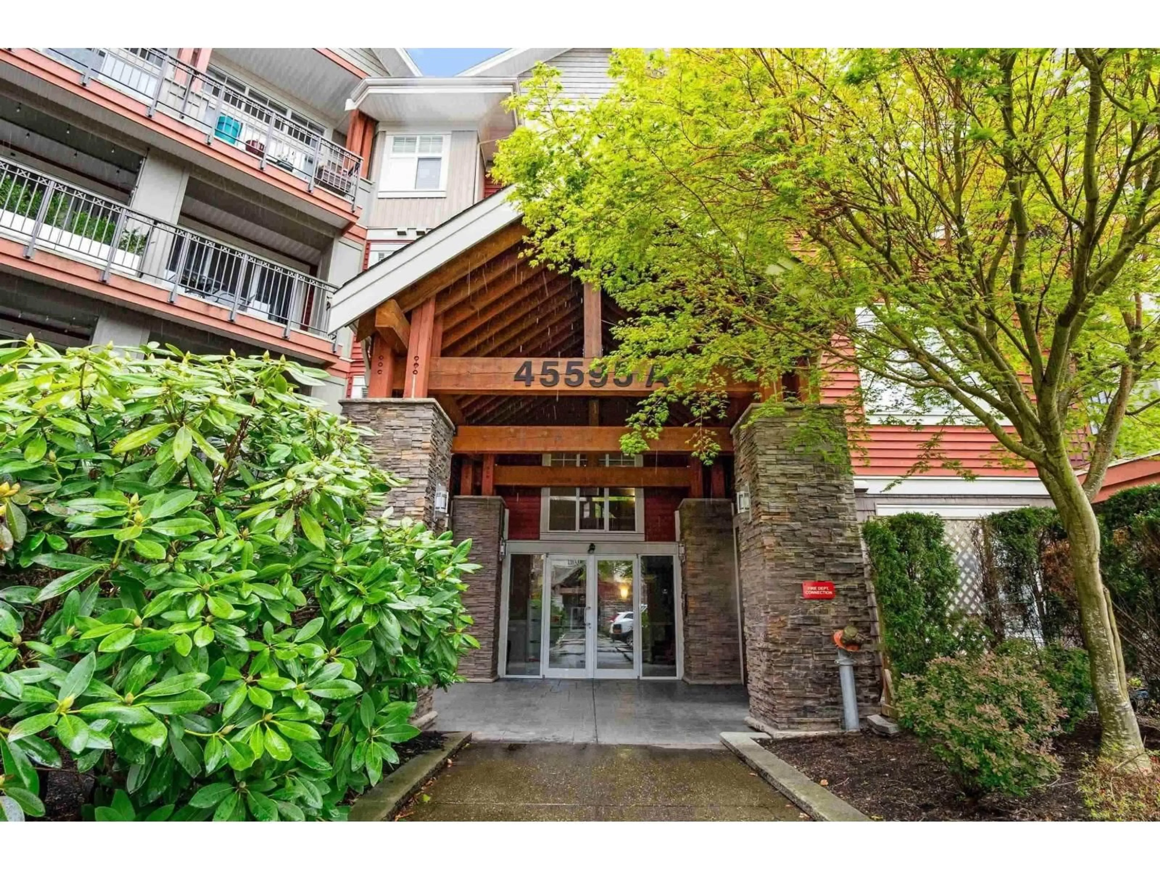 Indoor foyer for 405A - 45595 TAMIHI WAY, Chilliwack British Columbia V2R0G3