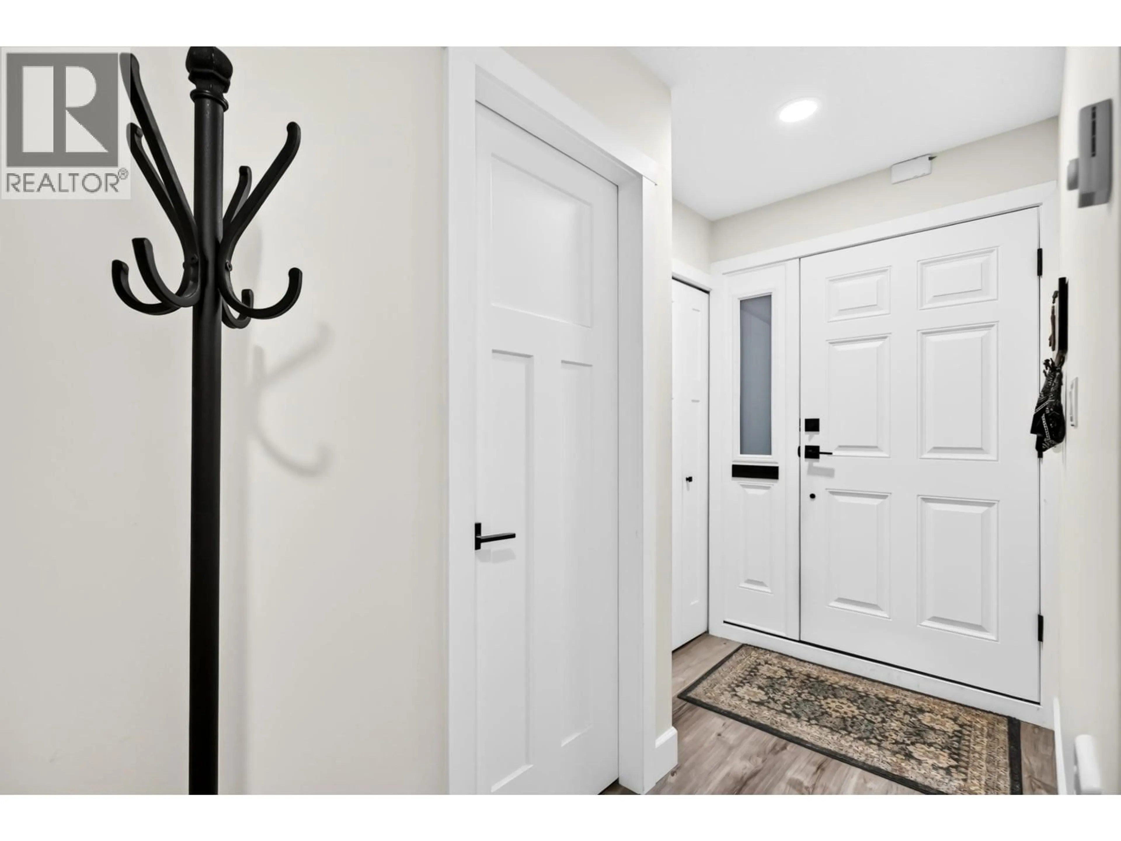 Indoor entryway for 203 - 11724 225 STREET, Maple Ridge British Columbia V2X6E4