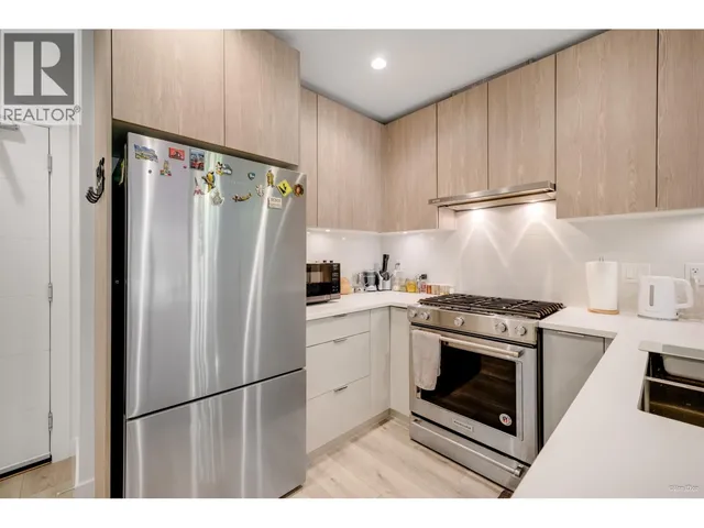 207 - 128 8TH STREET, North Vancouver 3
