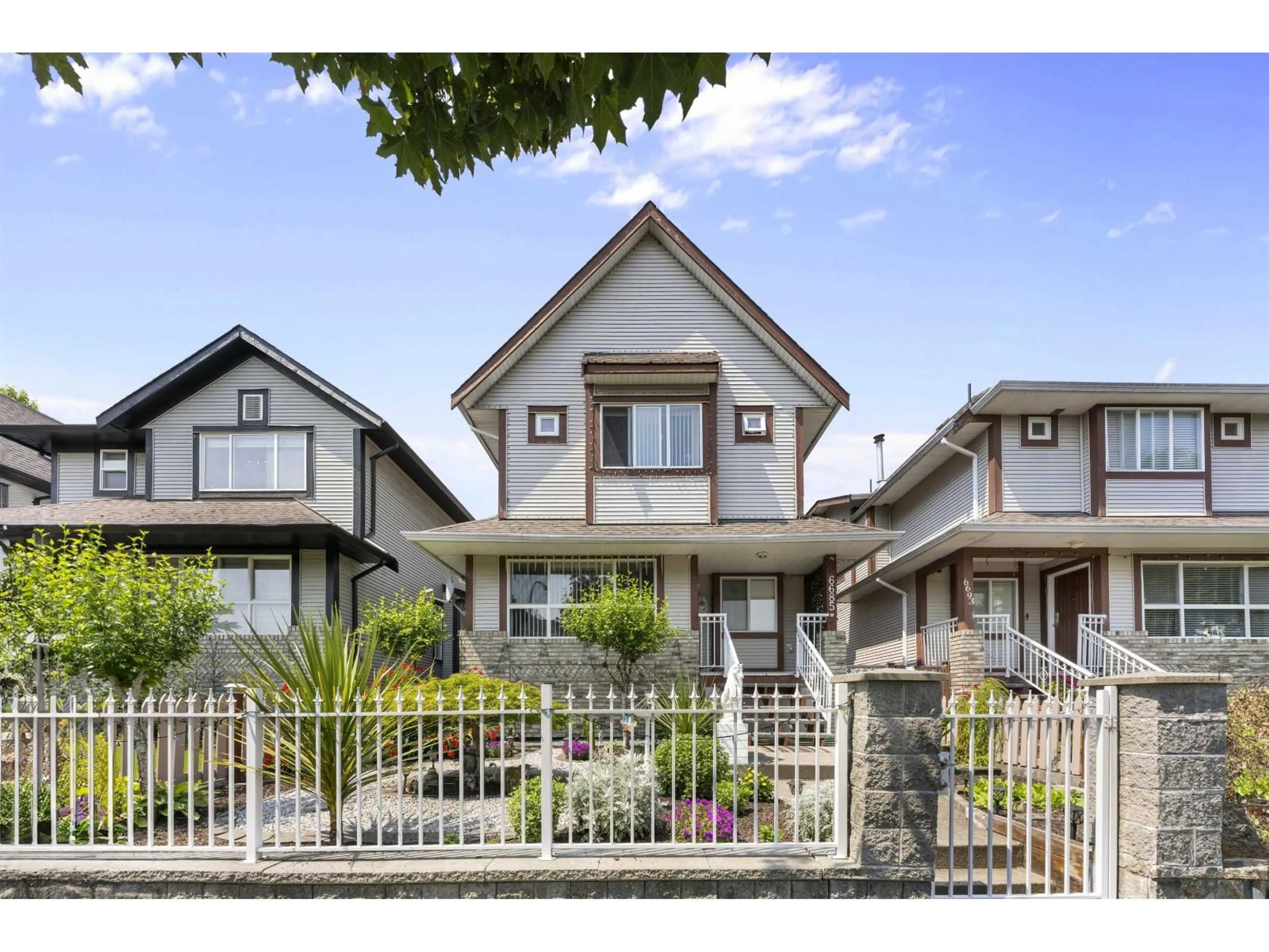 Home with vinyl exterior material, street for 6685 127TH STREET, Surrey British Columbia V3W1G5