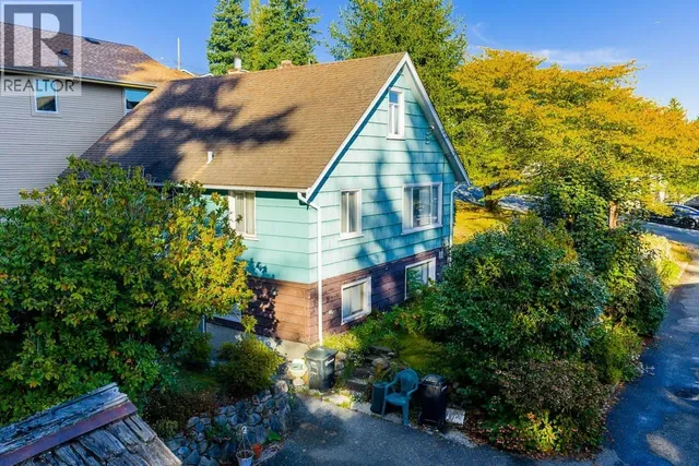 8061 MCGREGOR AVENUE, Burnaby 4