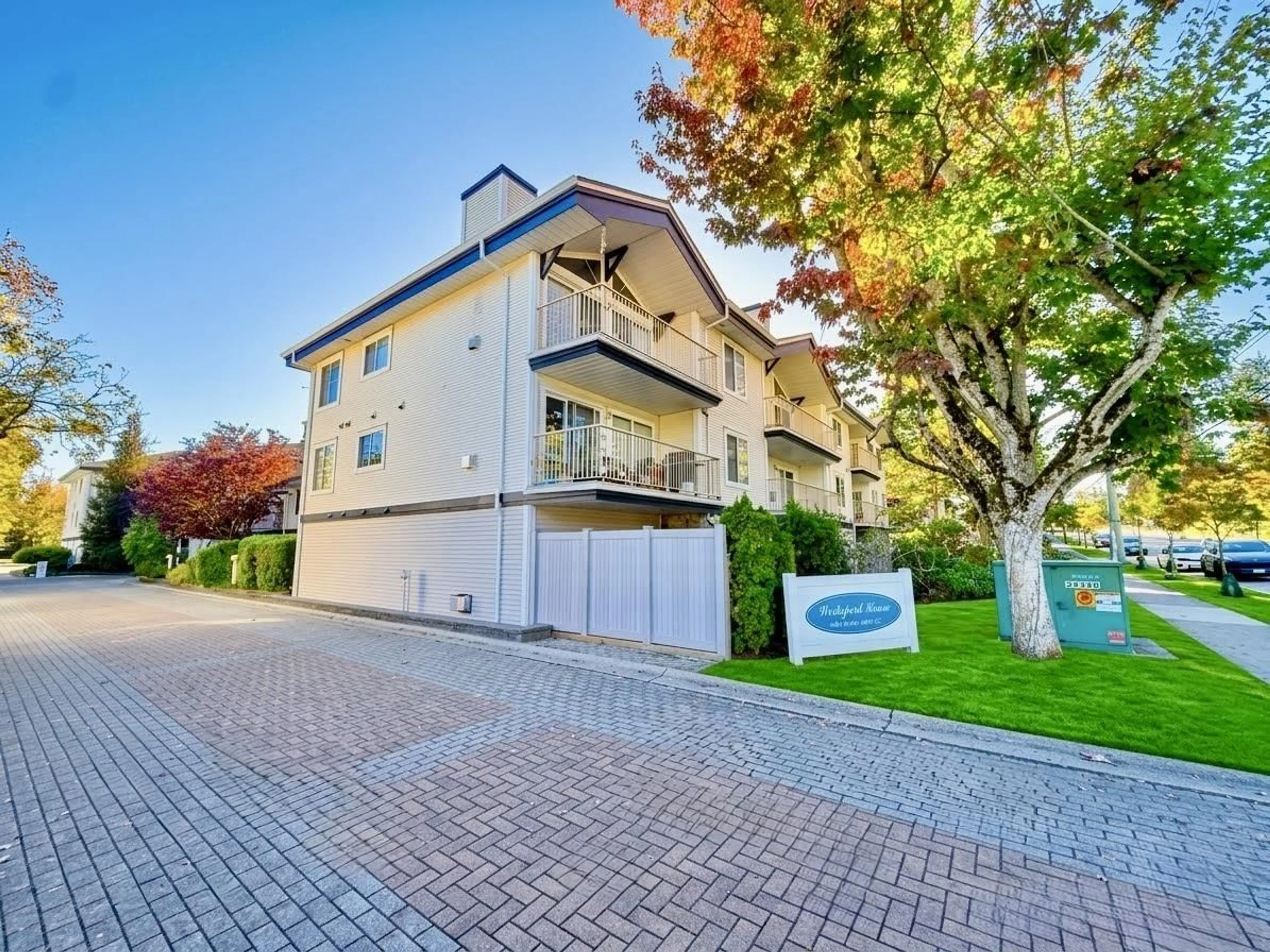 Unknown for 103 - 15298 20 AVENUE, Surrey British Columbia V4A2A3