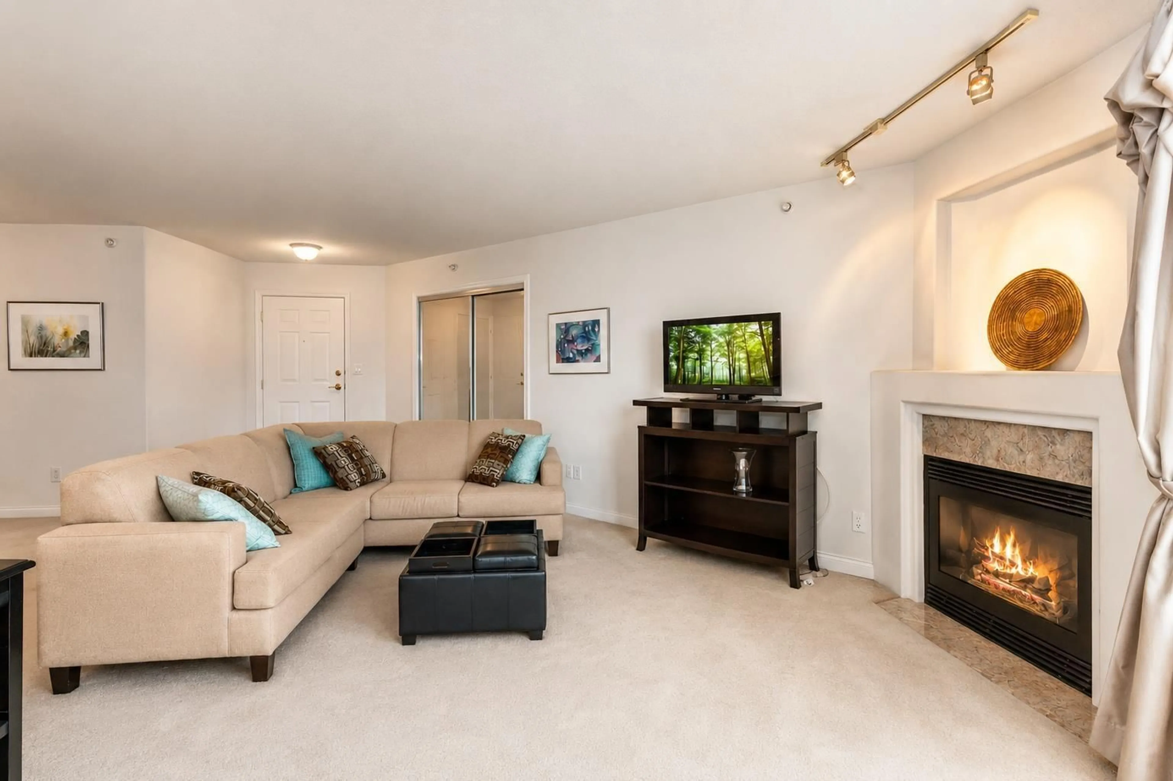 Living room with furniture, unknown for 406 - 33065 MILL LAKE ROAD, Abbotsford British Columbia V2S8E6