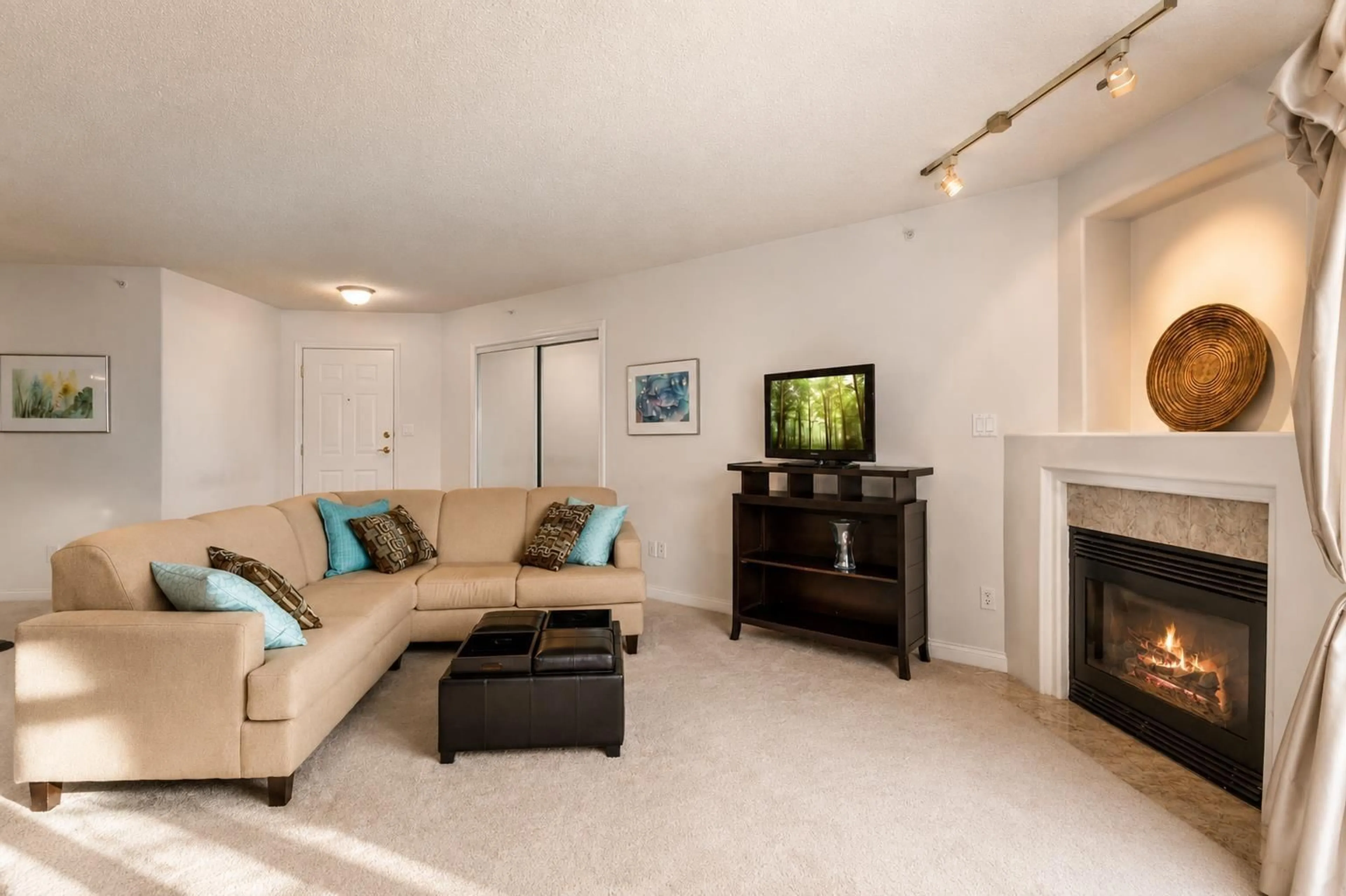 Living room with furniture, unknown for 406 - 33065 MILL LAKE ROAD, Abbotsford British Columbia V2S8E6