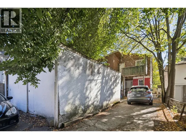 695 12TH AVENUE, Vancouver 2