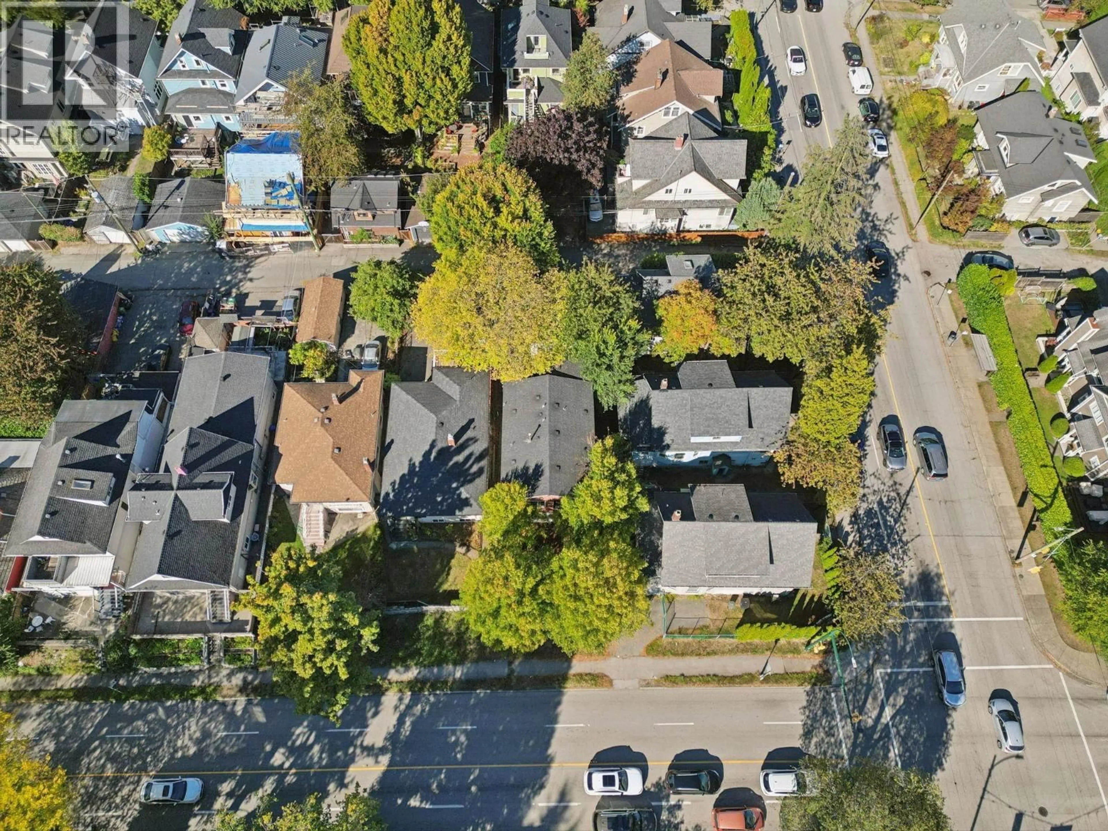A pic from outside/outdoor area/front of a property/back of a property/a pic from drone, street for 695 12TH AVENUE, Vancouver British Columbia V5T2H7