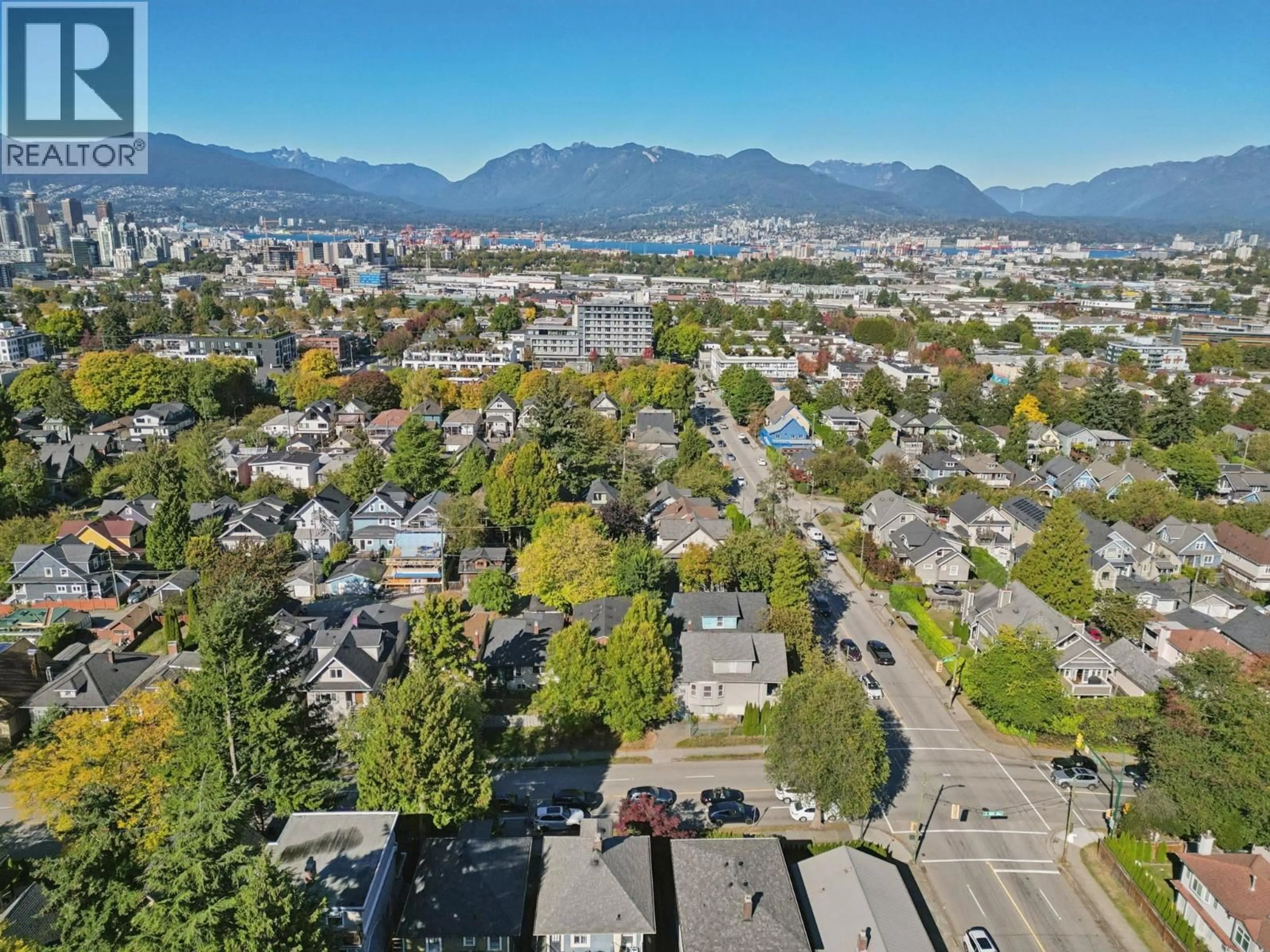 A pic from outside/outdoor area/front of a property/back of a property/a pic from drone, mountain view for 695 12TH AVENUE, Vancouver British Columbia V5T2H7