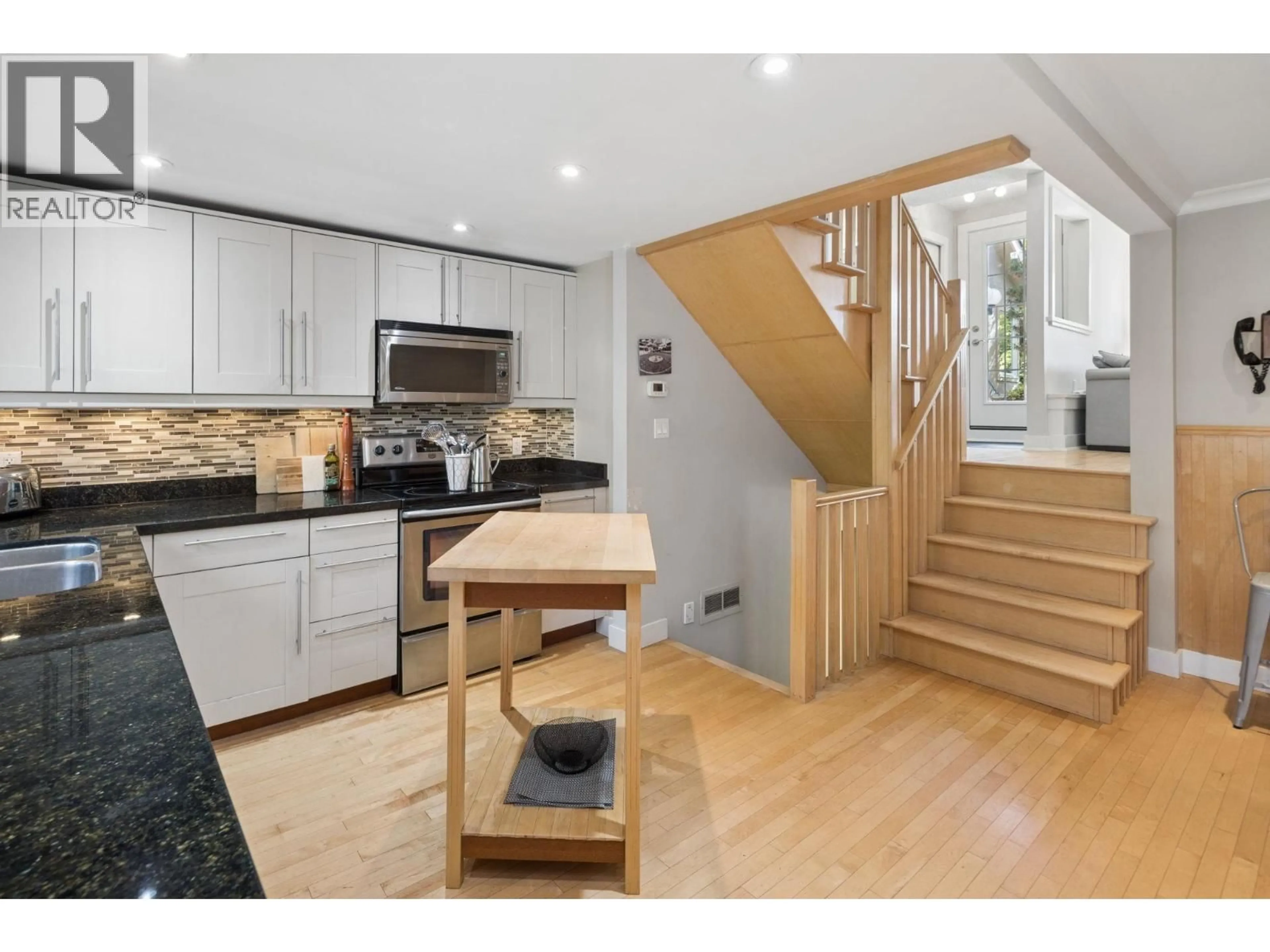 Open concept kitchen, wood/laminate floor for 3 - 230 15TH STREET, North Vancouver British Columbia V7M1S2